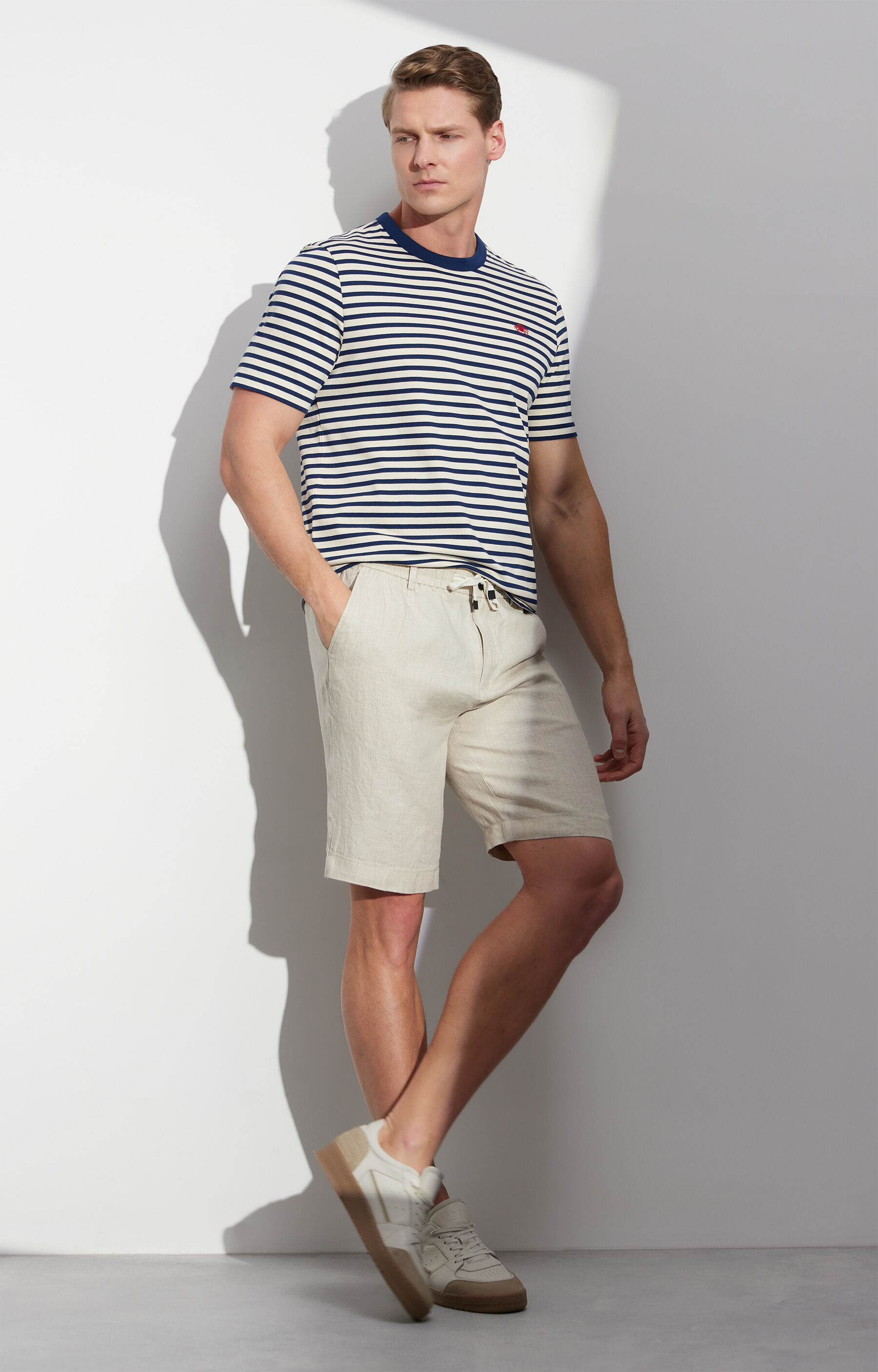 T-shirt regular w paski - 7