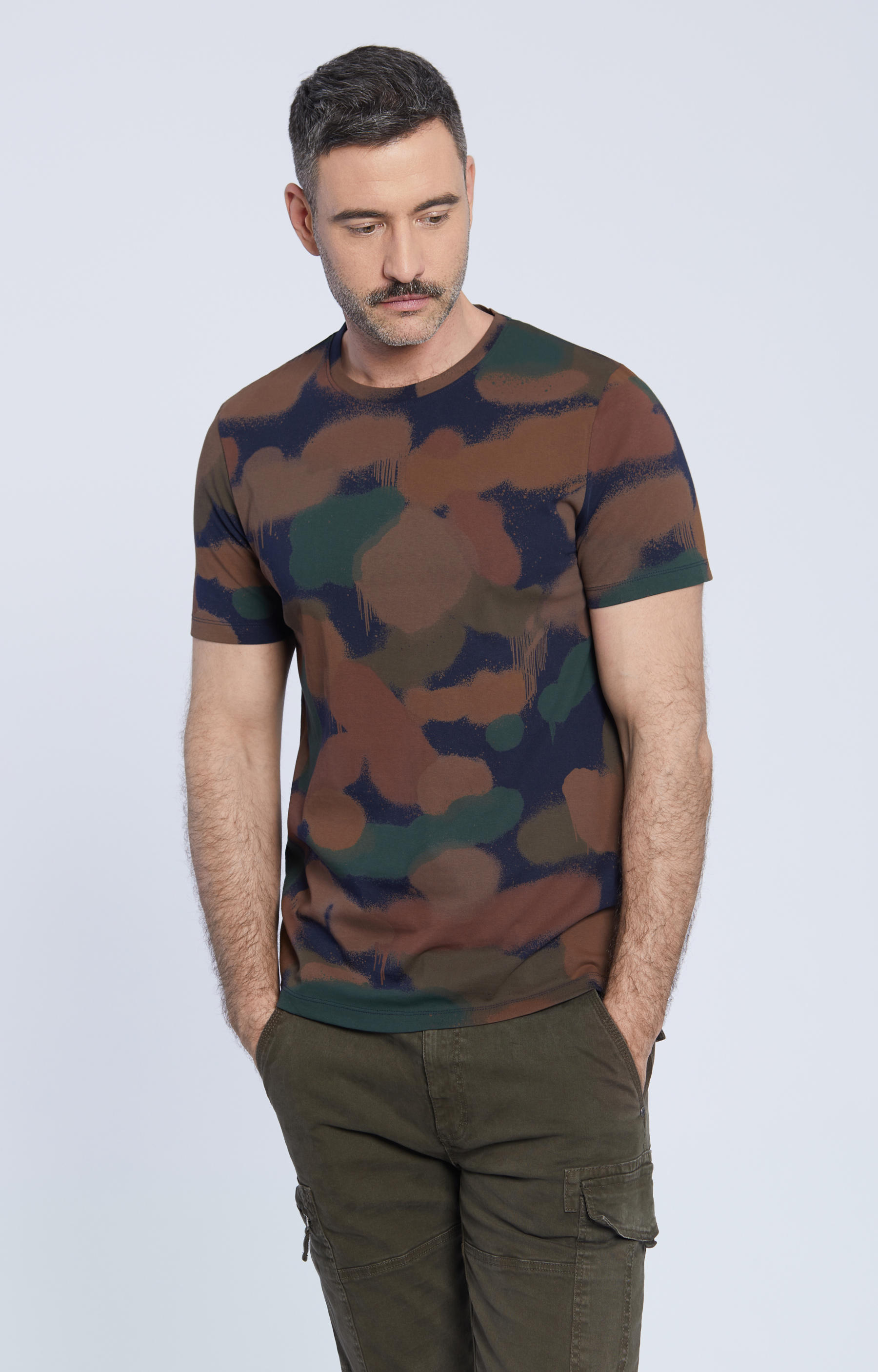 T-shirt z nadrukiem moro - 2