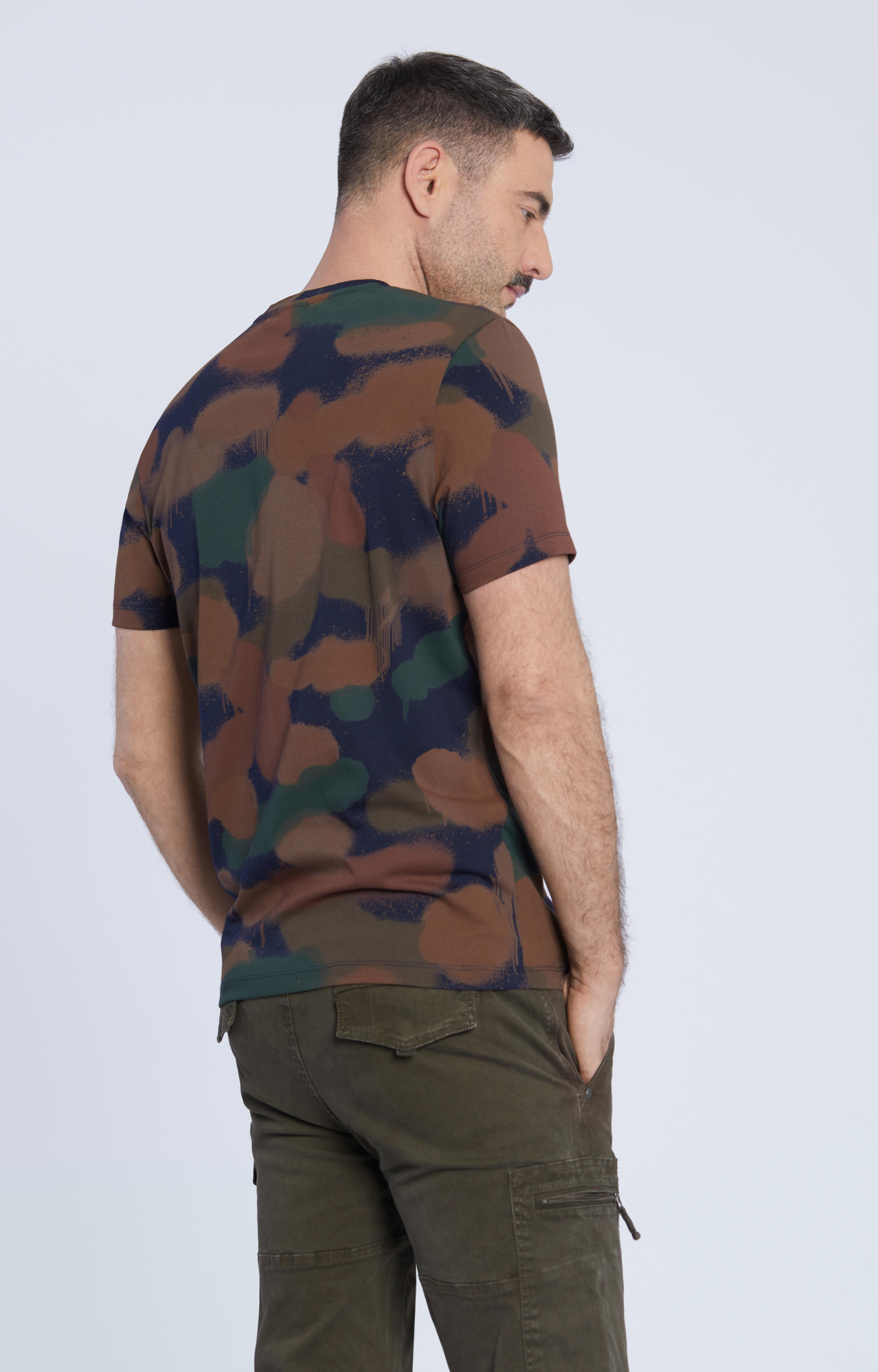 T-shirt z nadrukiem moro - 3