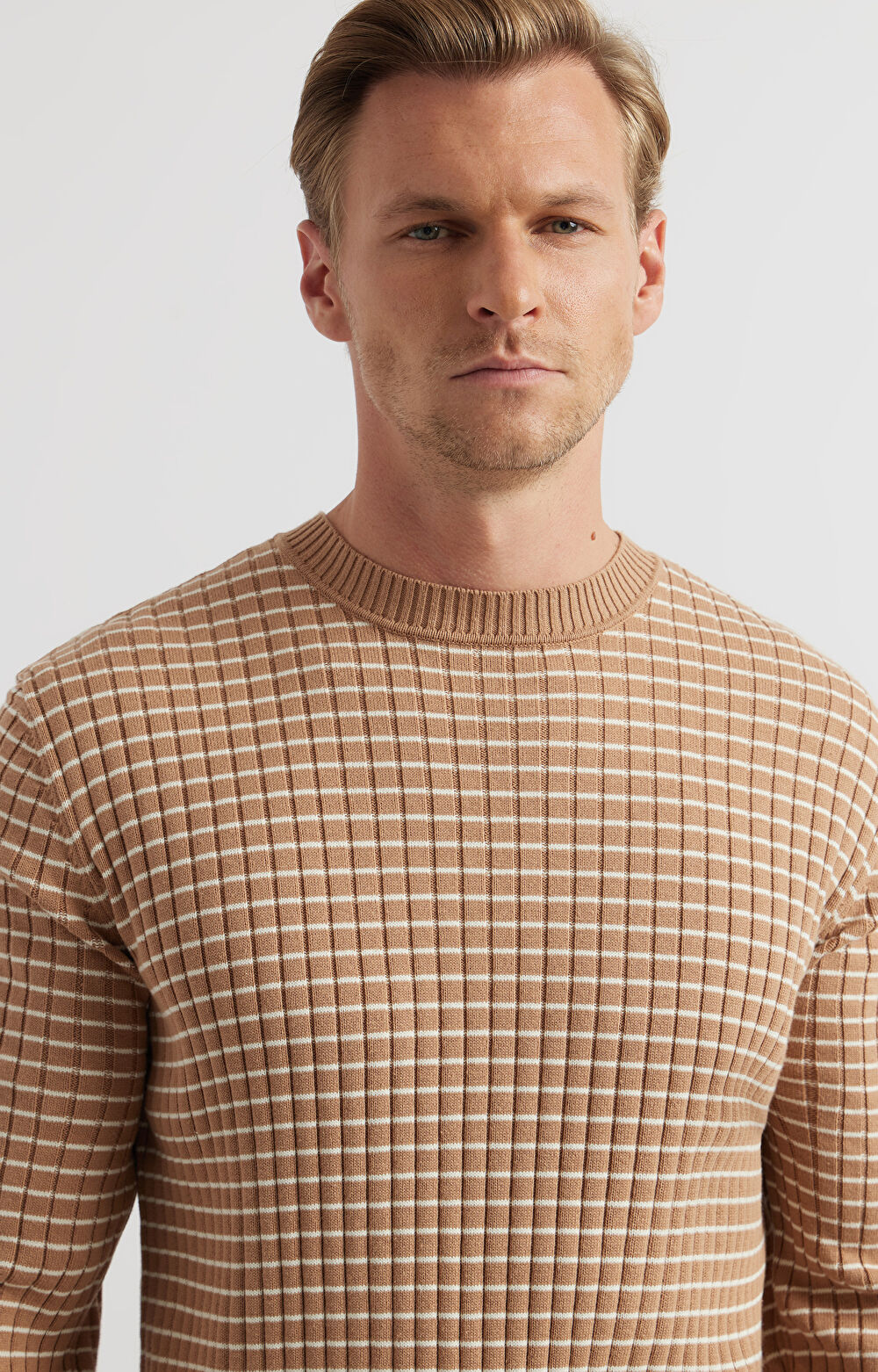 Prążkowany sweter round neck - 6