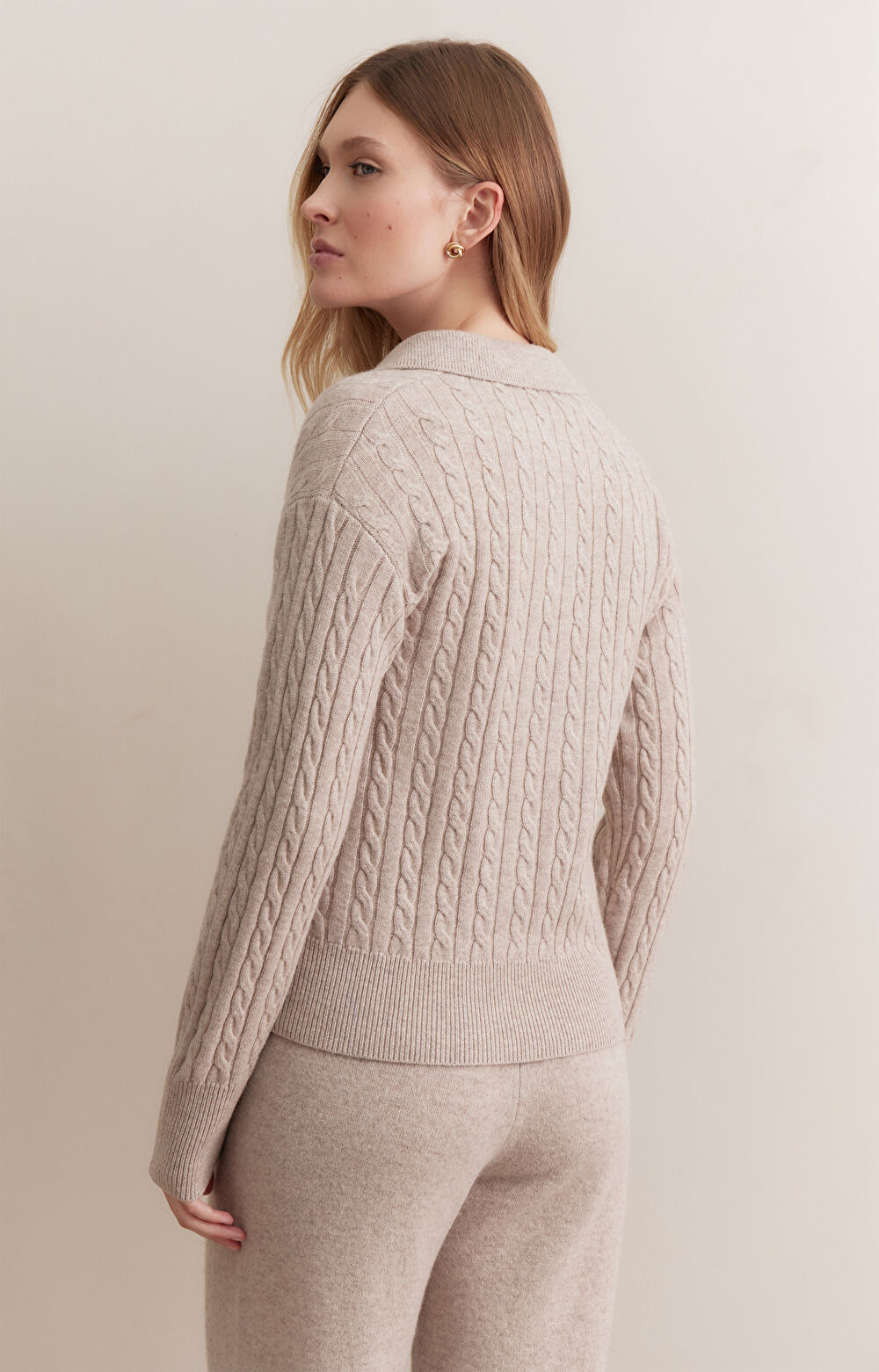 Sweter o warkoczowym splocie - 3
