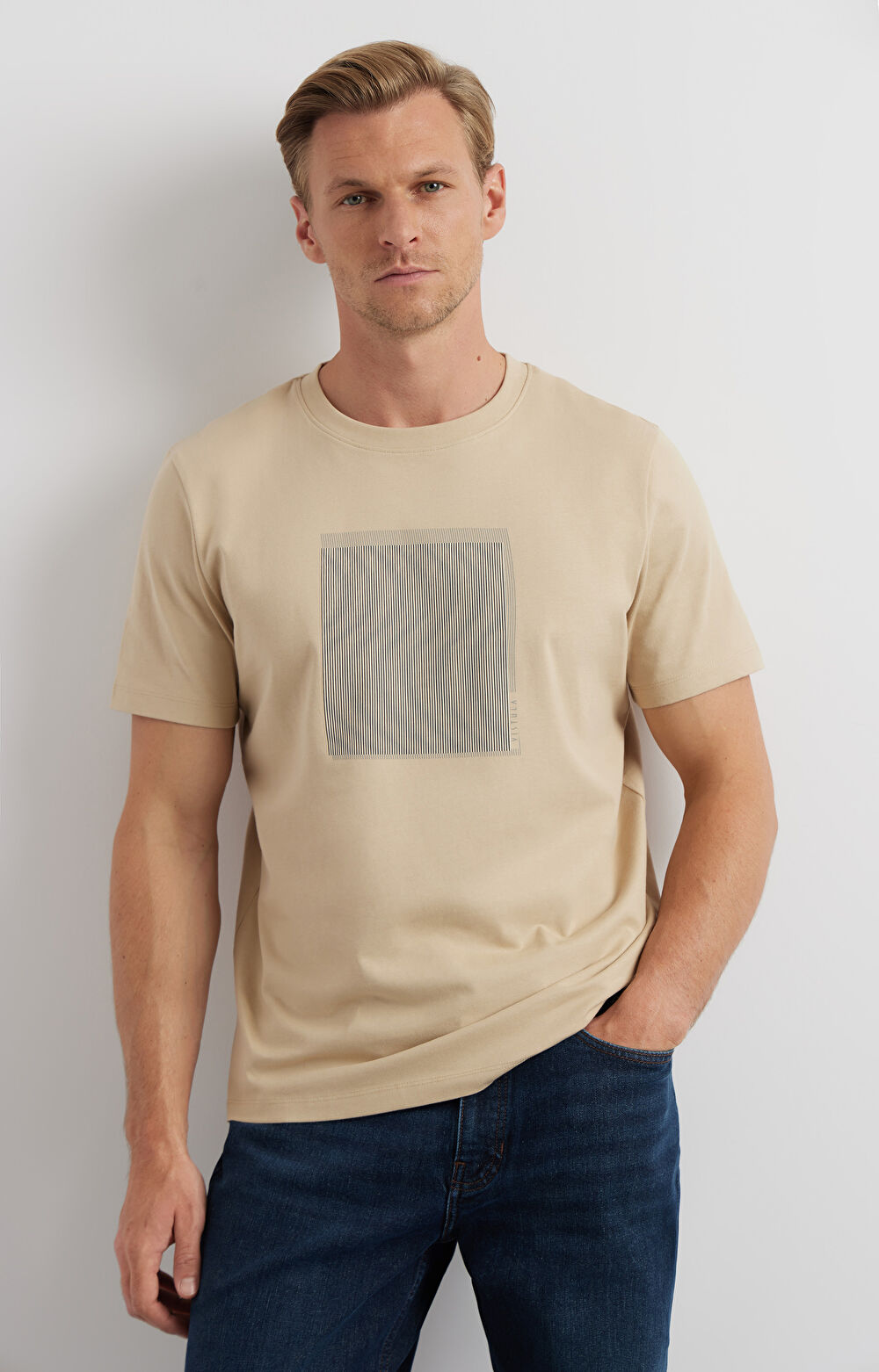T-shirt z nadrukiem - 6