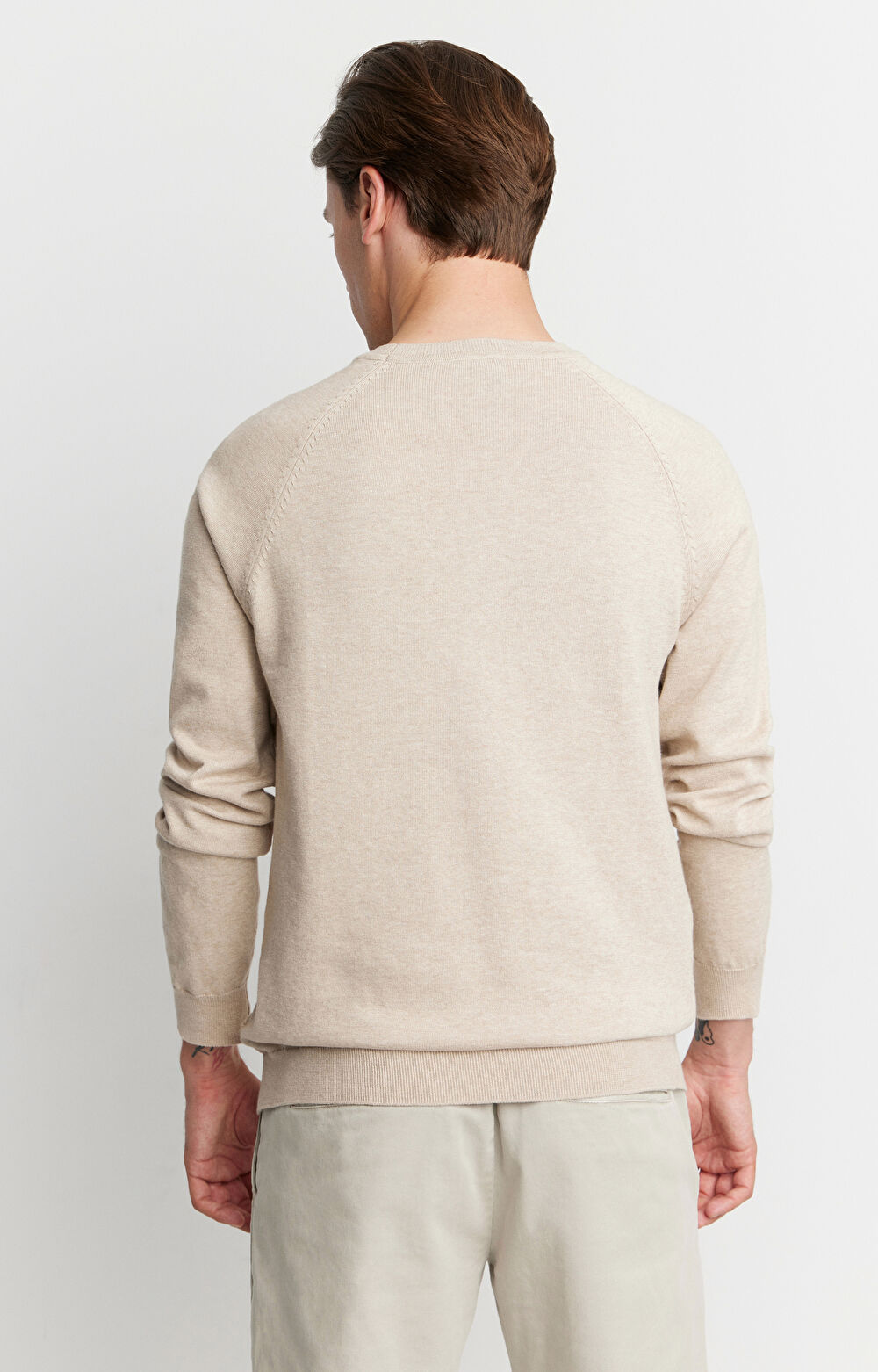 Sweter o strukturalnym splocie