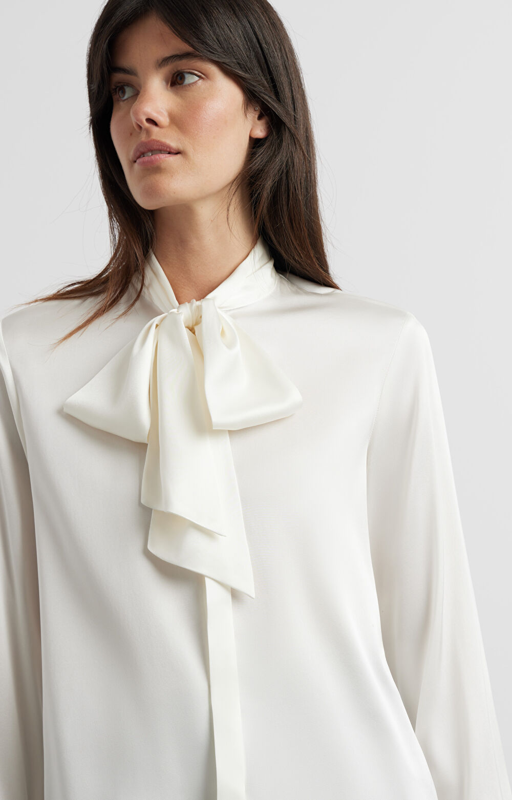 Bluzka z ozdobnym wiązaniem - 3