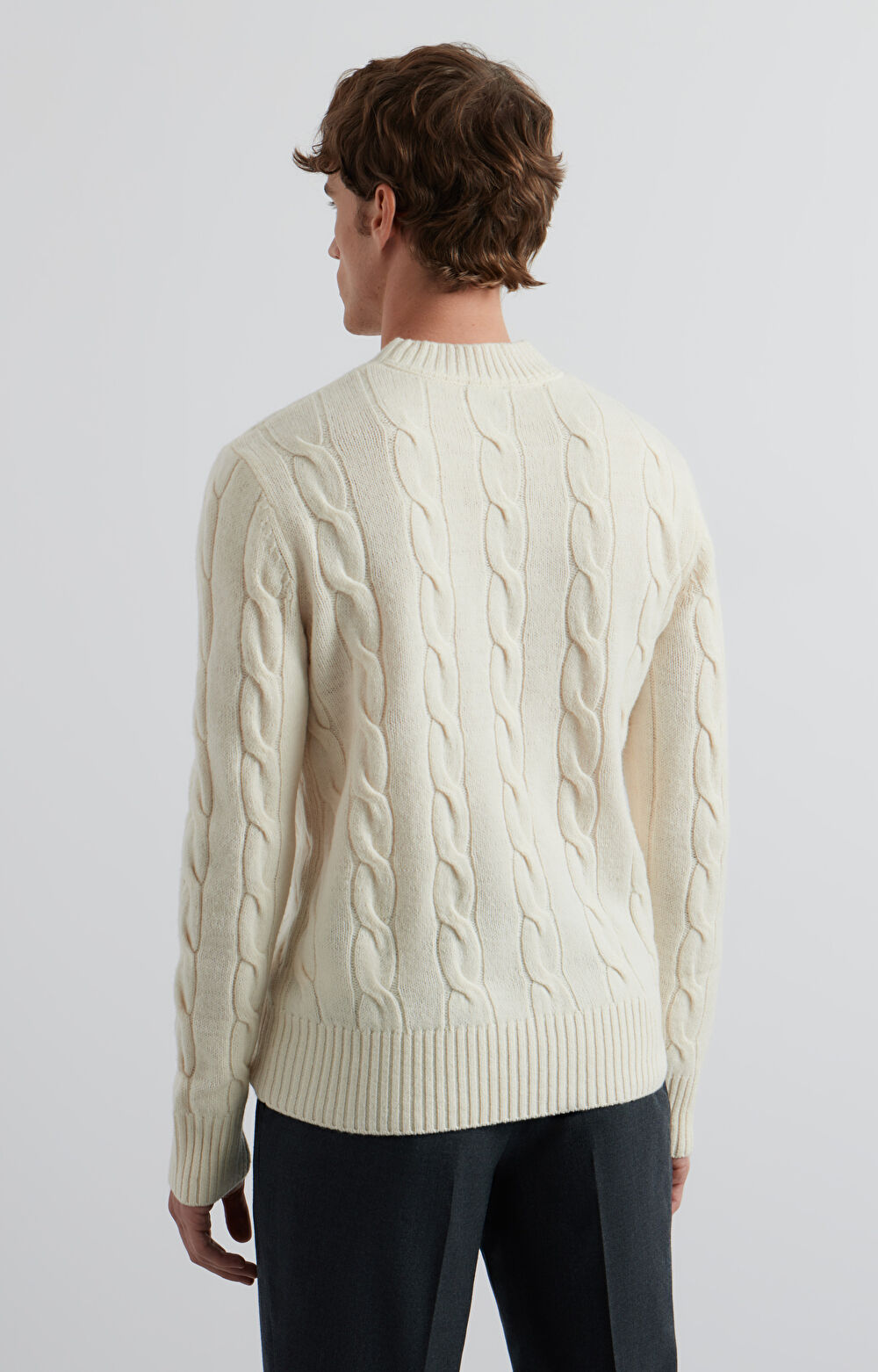Sweter o warkoczowym splocie - 3