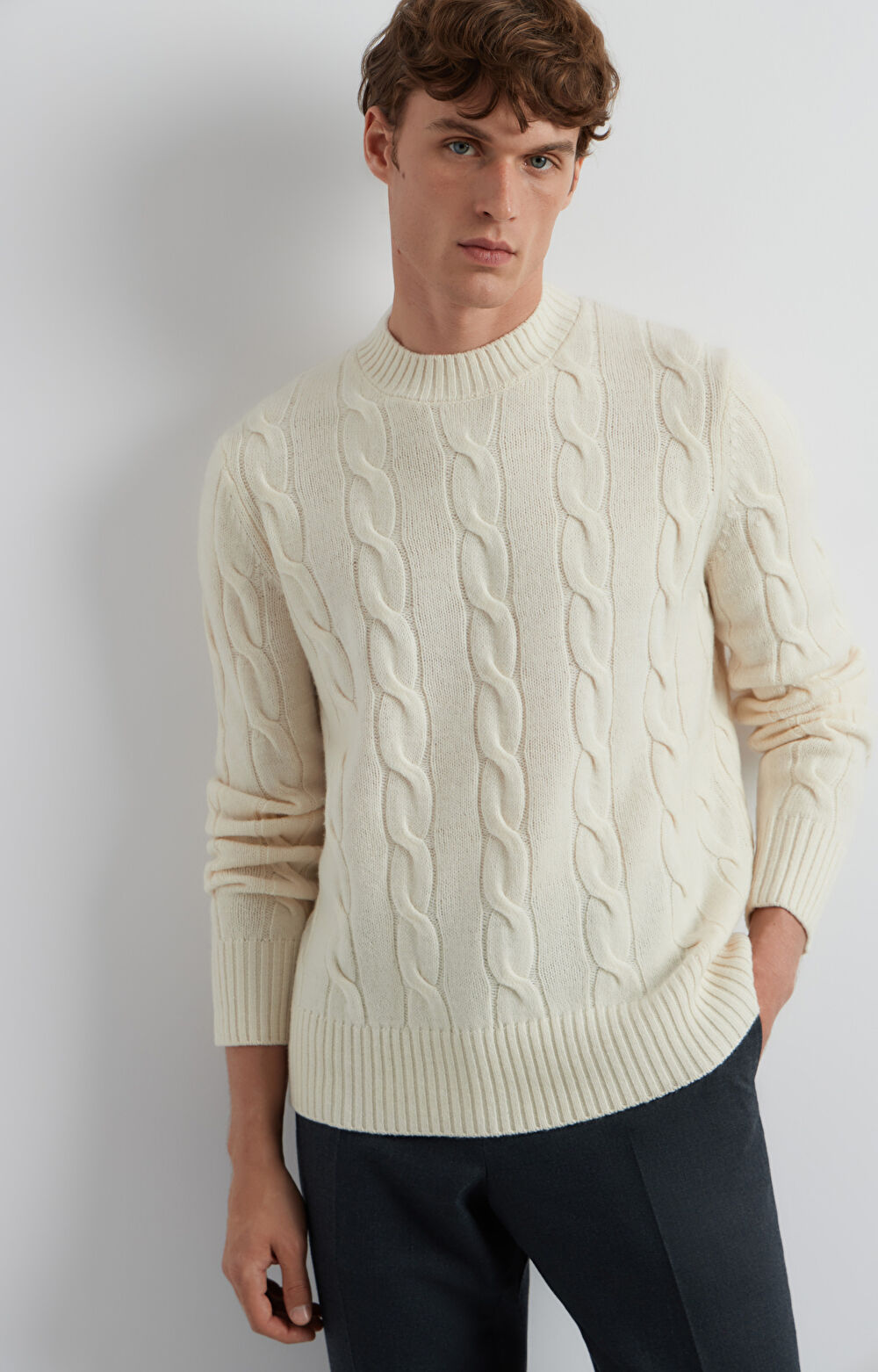 Sweter o warkoczowym splocie - 8