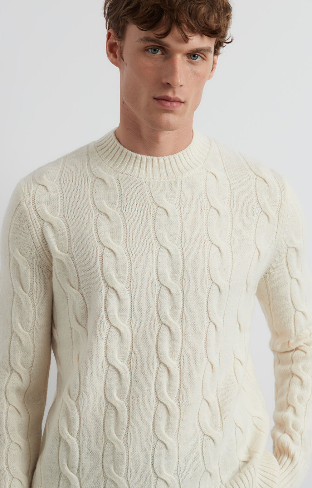 Sweter o warkoczowym splocie - 7