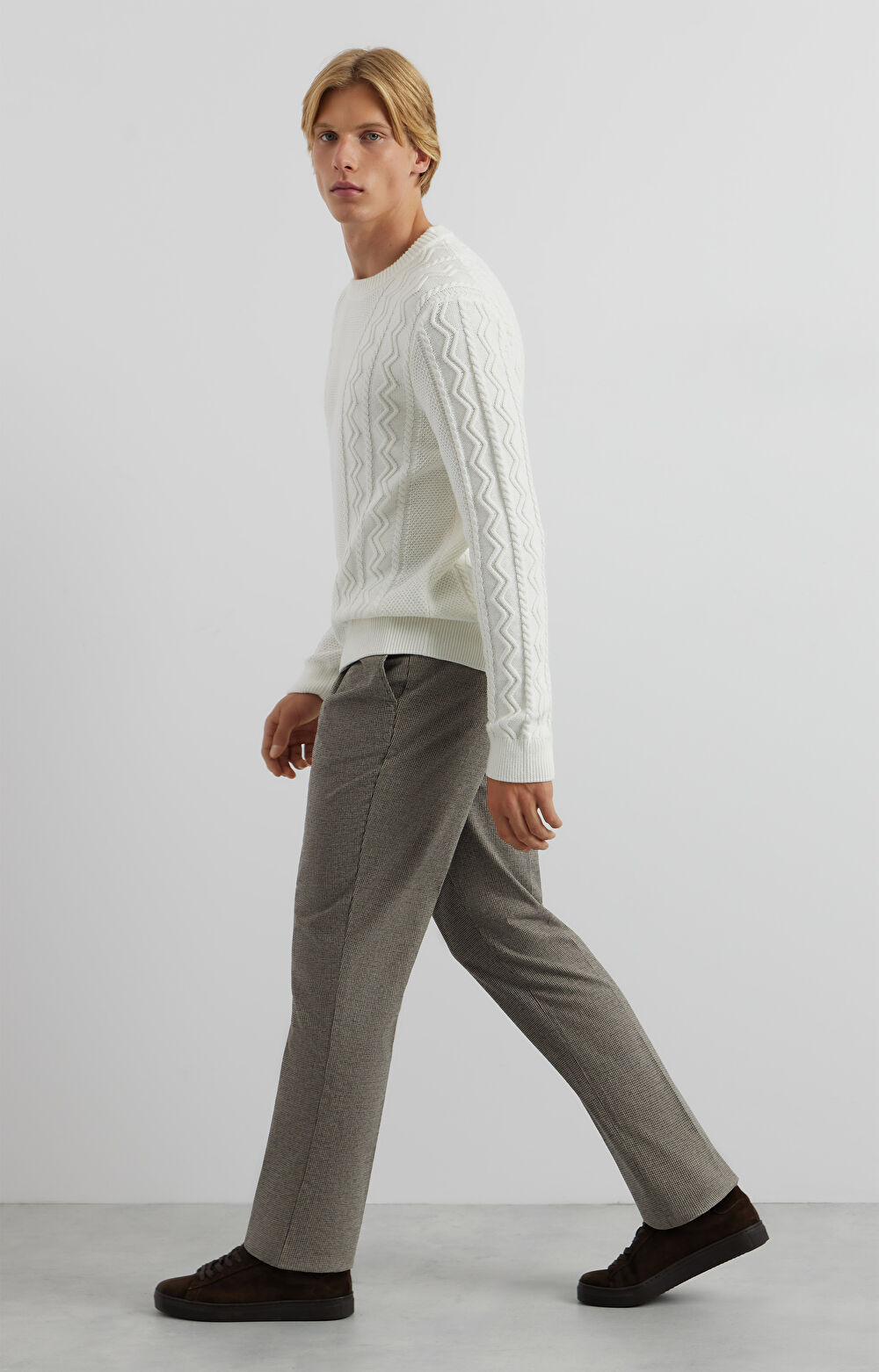 Sweter round neck o warkoczowym splocie - 4
