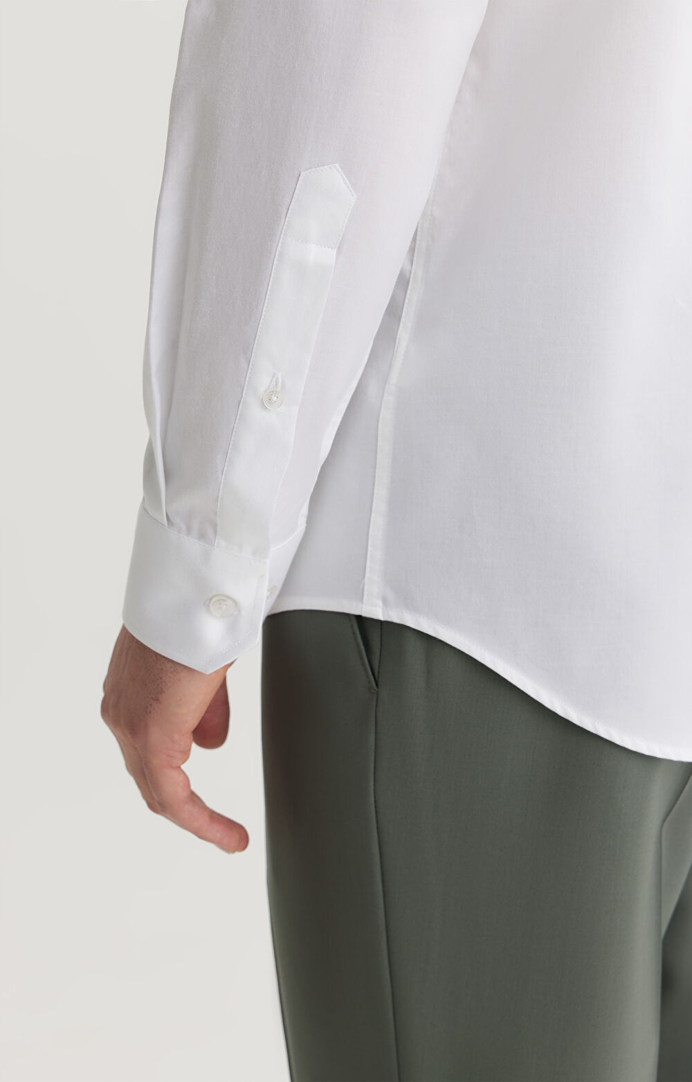 Biała koszula slim fit z włoskiej bawełny