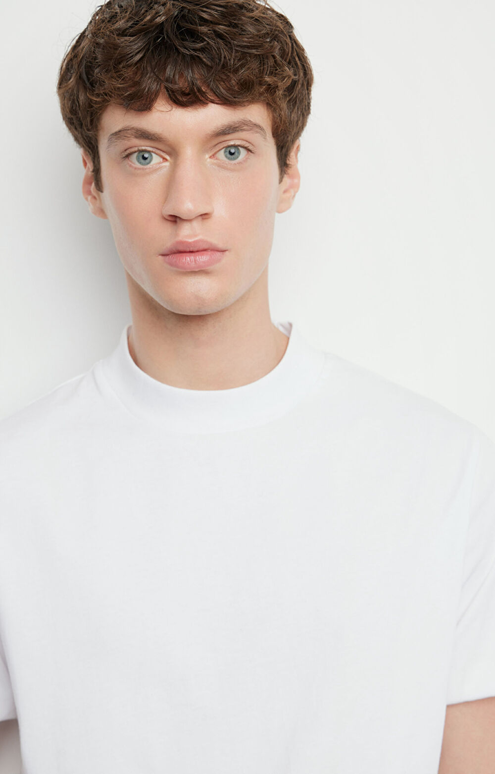 T-shirt ze stójką - 2