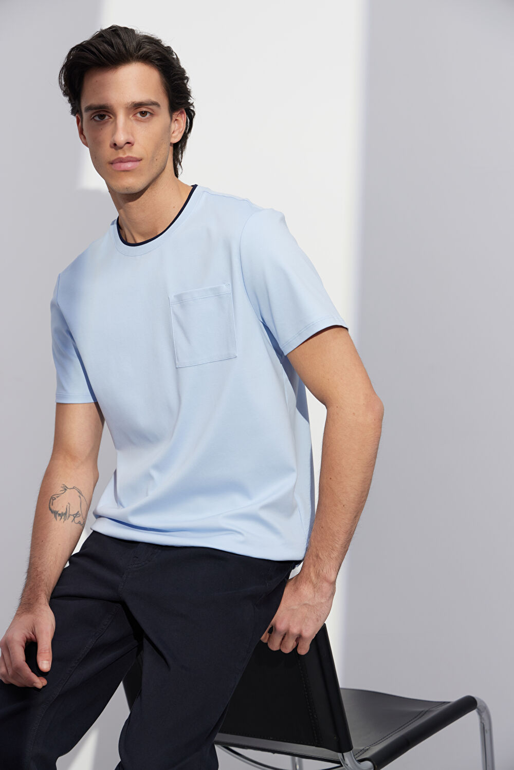 T-shirt round neck z kieszonką - 8