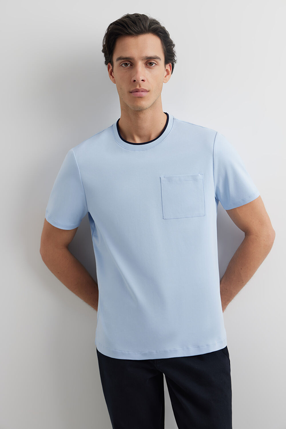 T-shirt round neck z kieszonką - 7