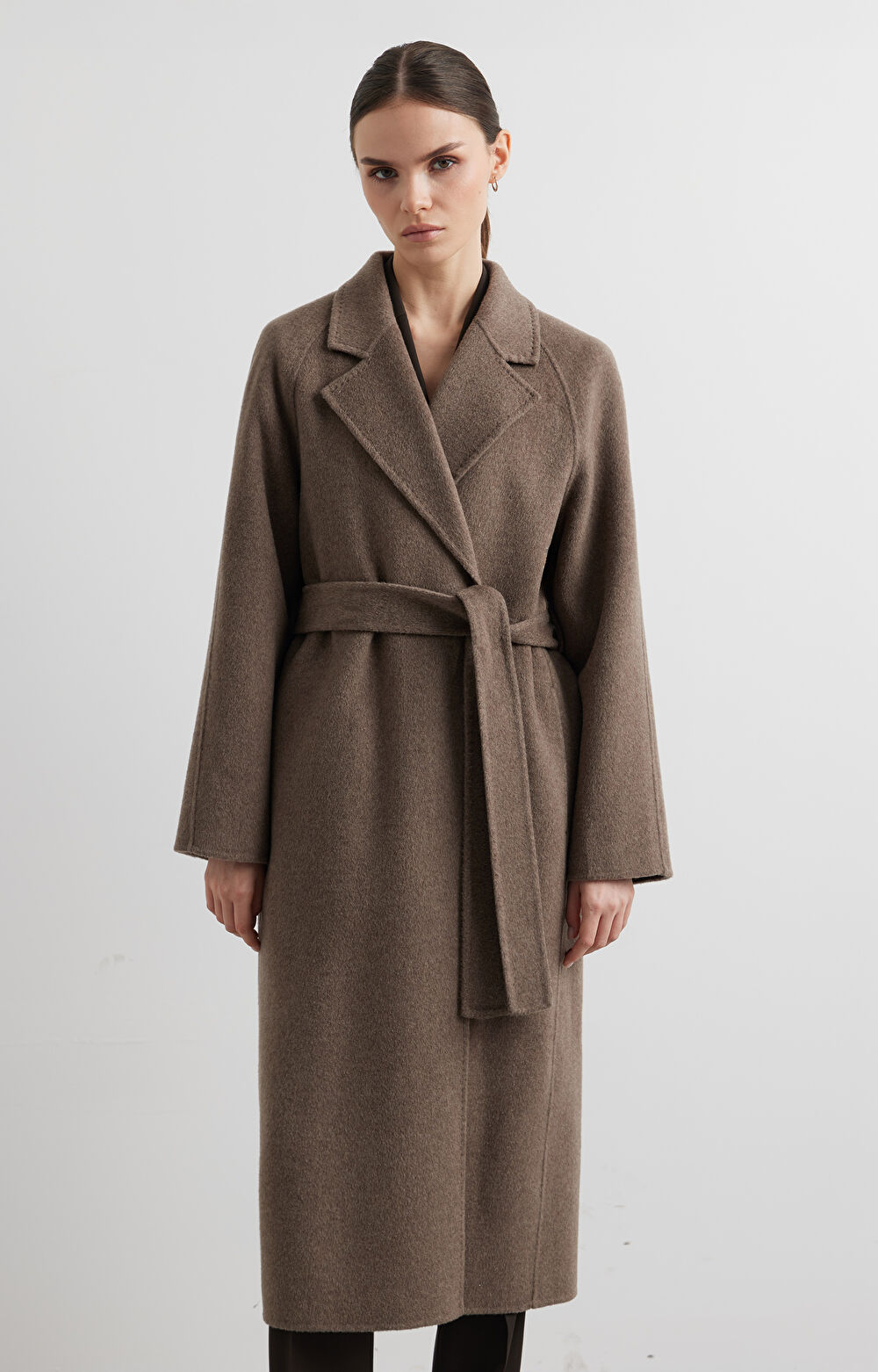 Kopertowy płaszcz z paskiem - 2