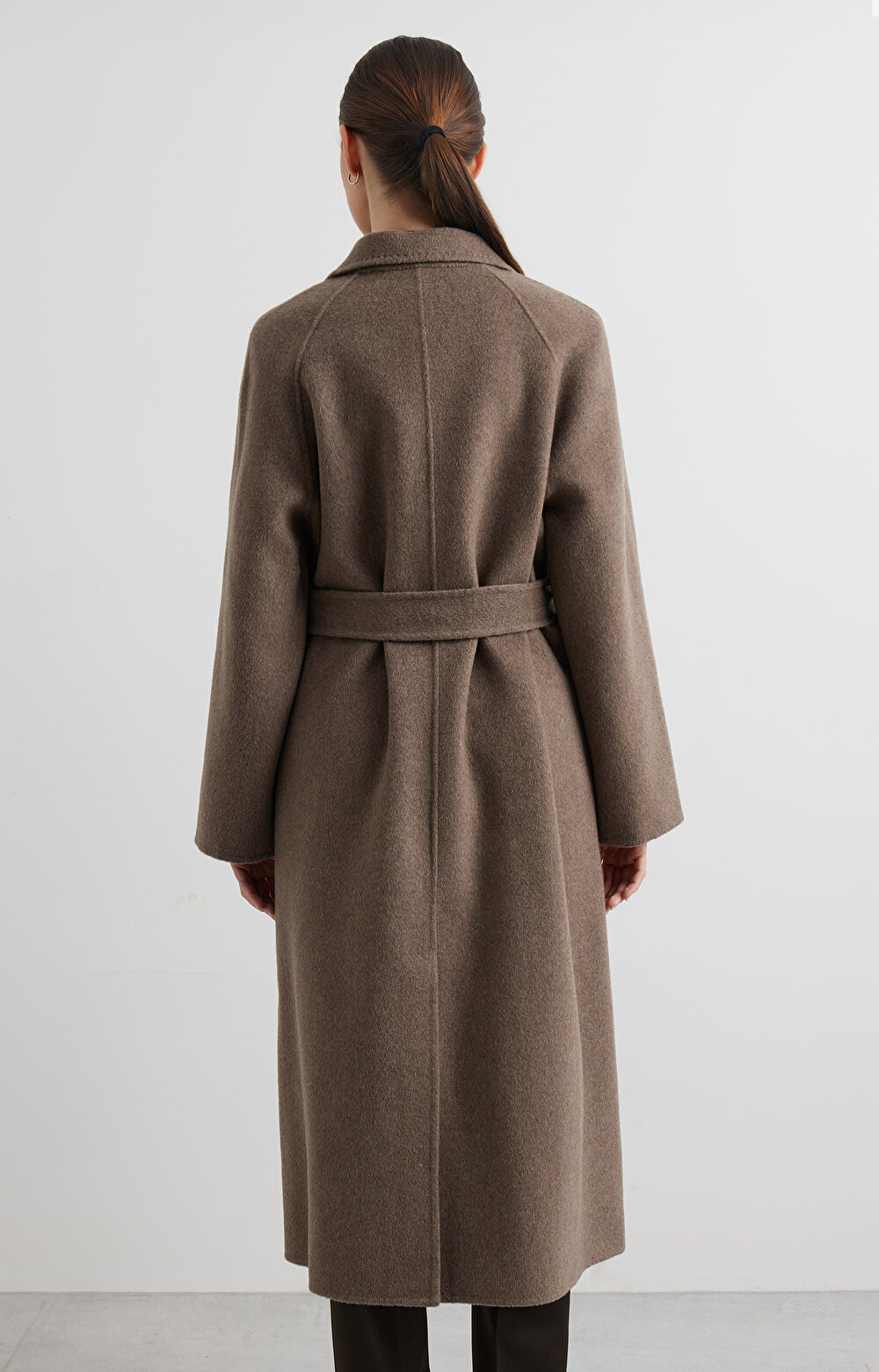 Kopertowy płaszcz z paskiem - 3