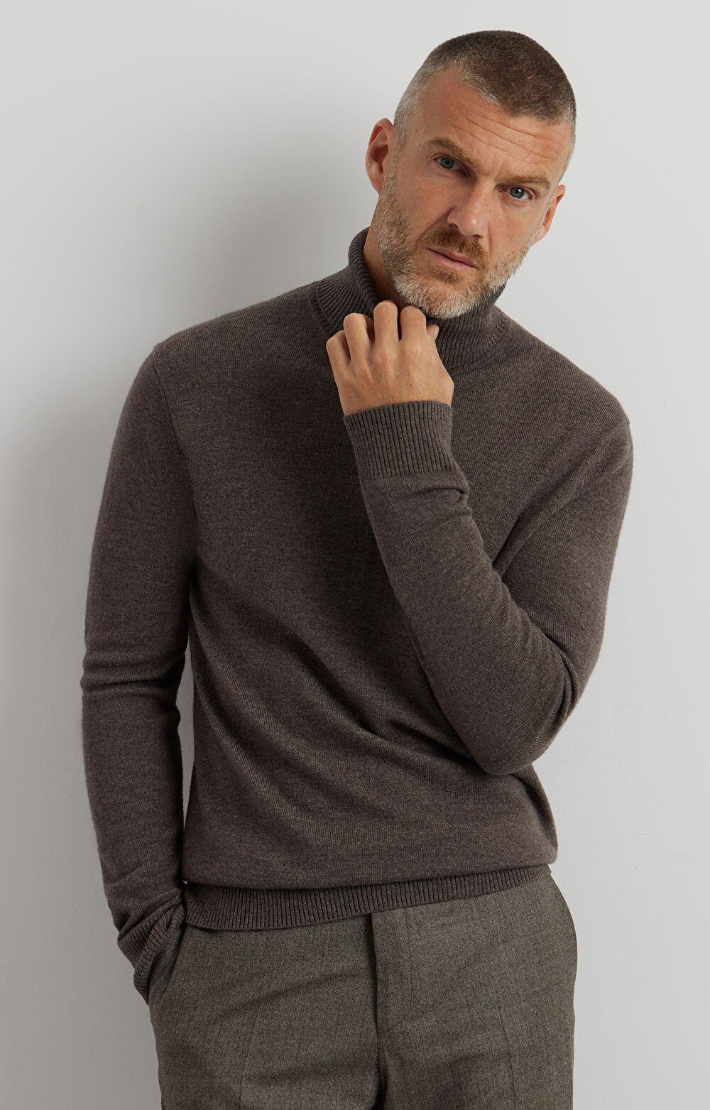 Sweter z melanżowej dzianiny - 6