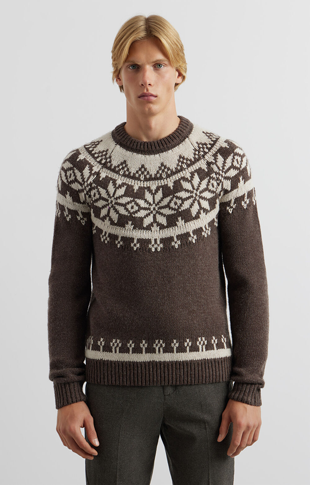 Sweter w świąteczny wzór