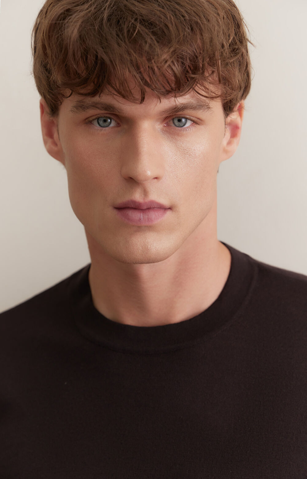 Gładki sweter round neck - 5