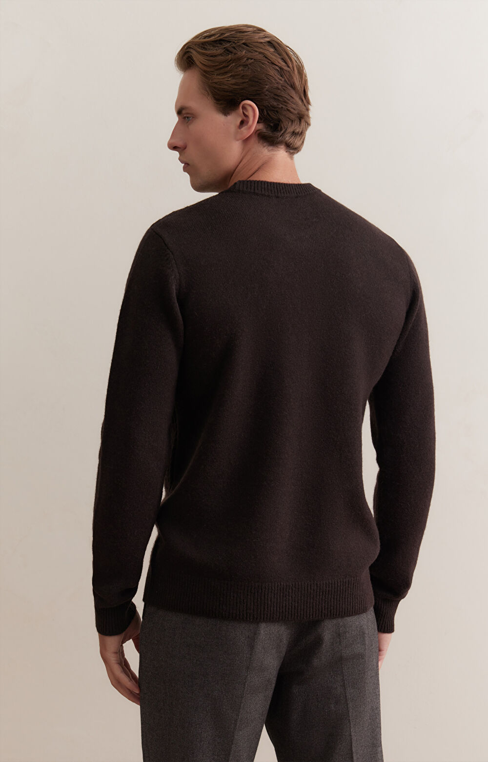 Brązowy sweter z wełny merino - 2
