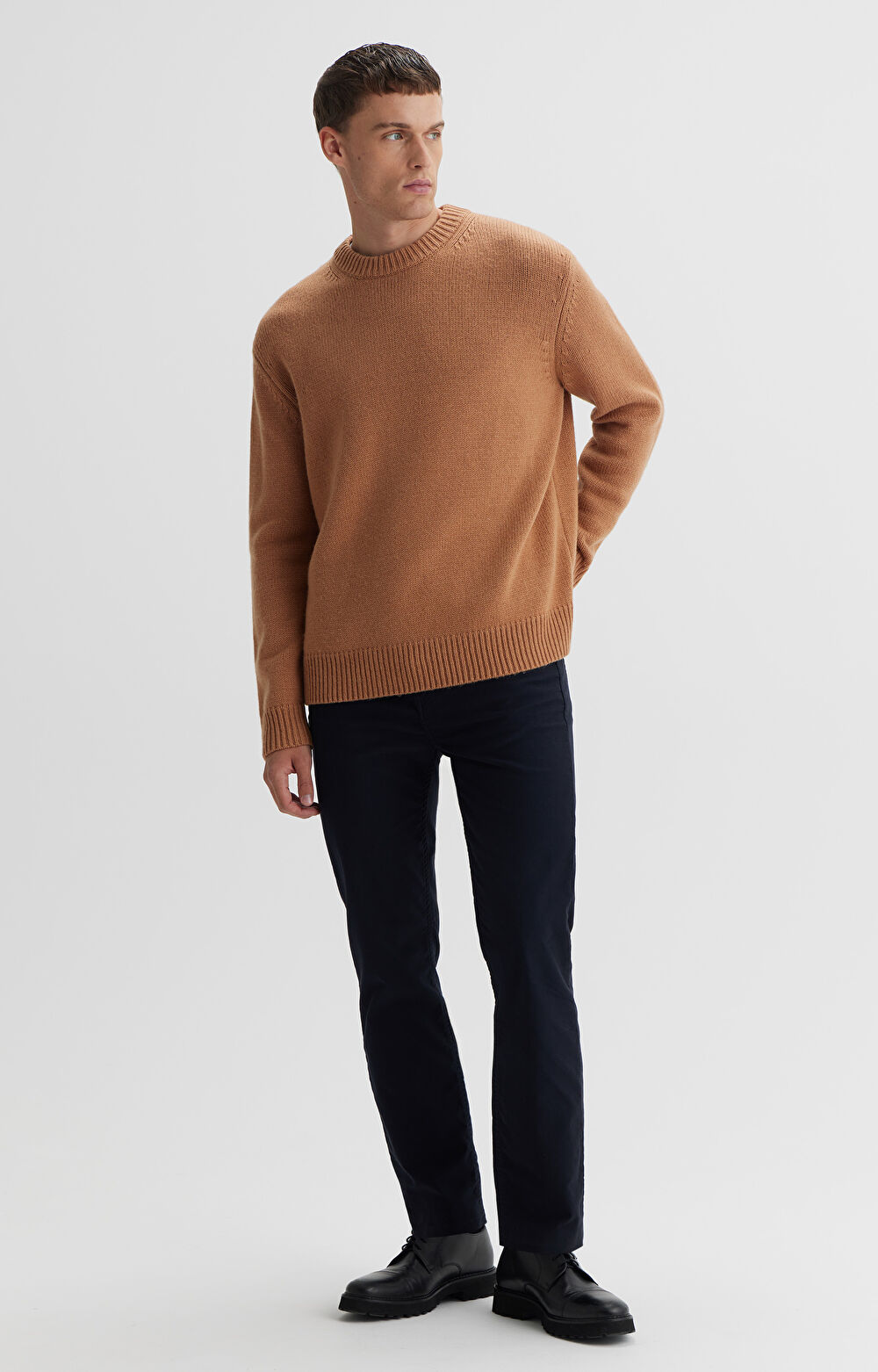 Sweter round neck