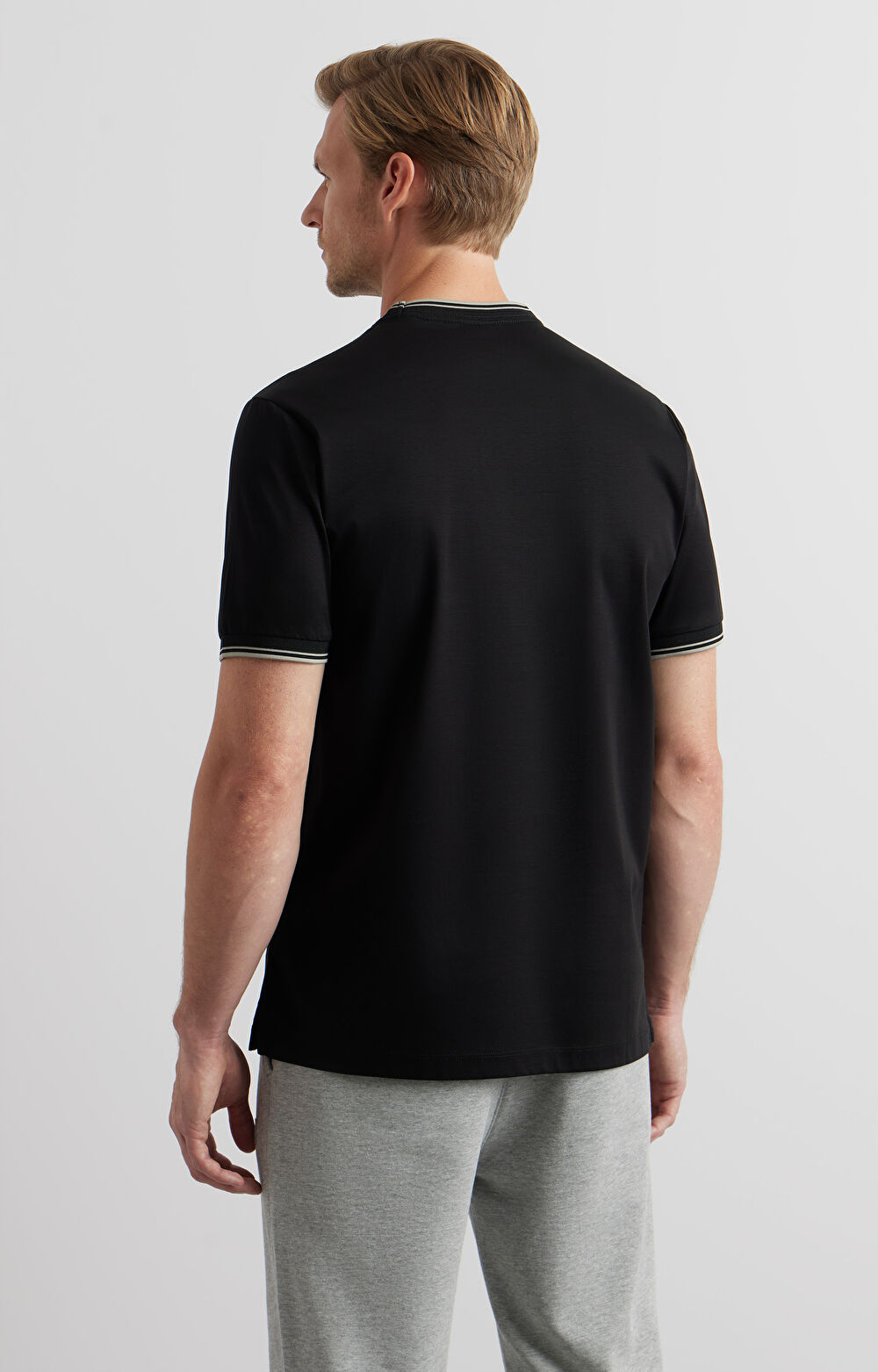 Gładki t-shirt regular - 2