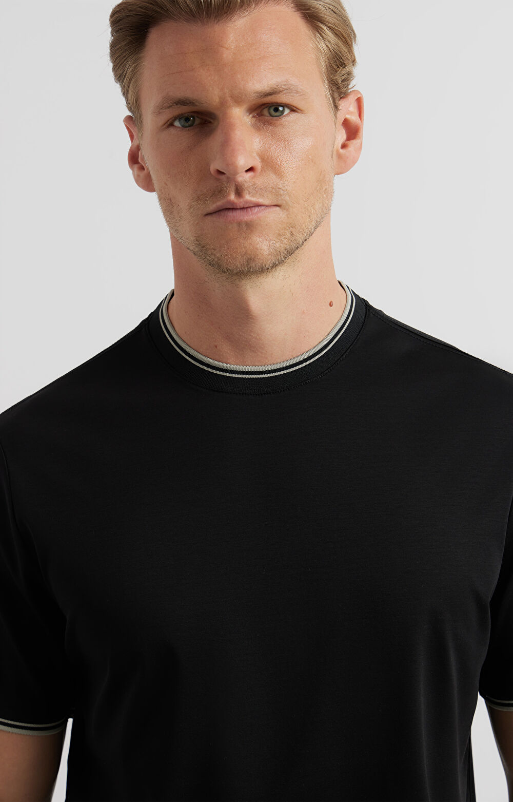 Gładki t-shirt regular - 4