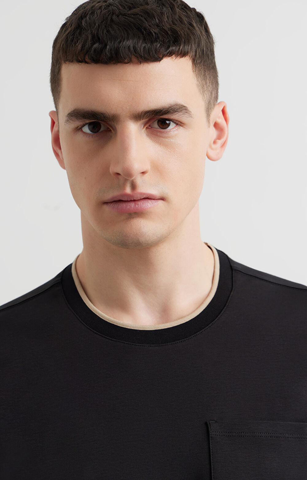 T-shirt round neck z kieszonką - 7