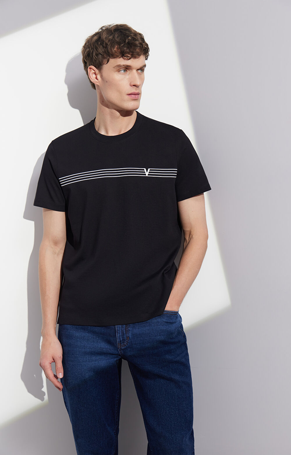 T-shirt regular z grafiką - 8