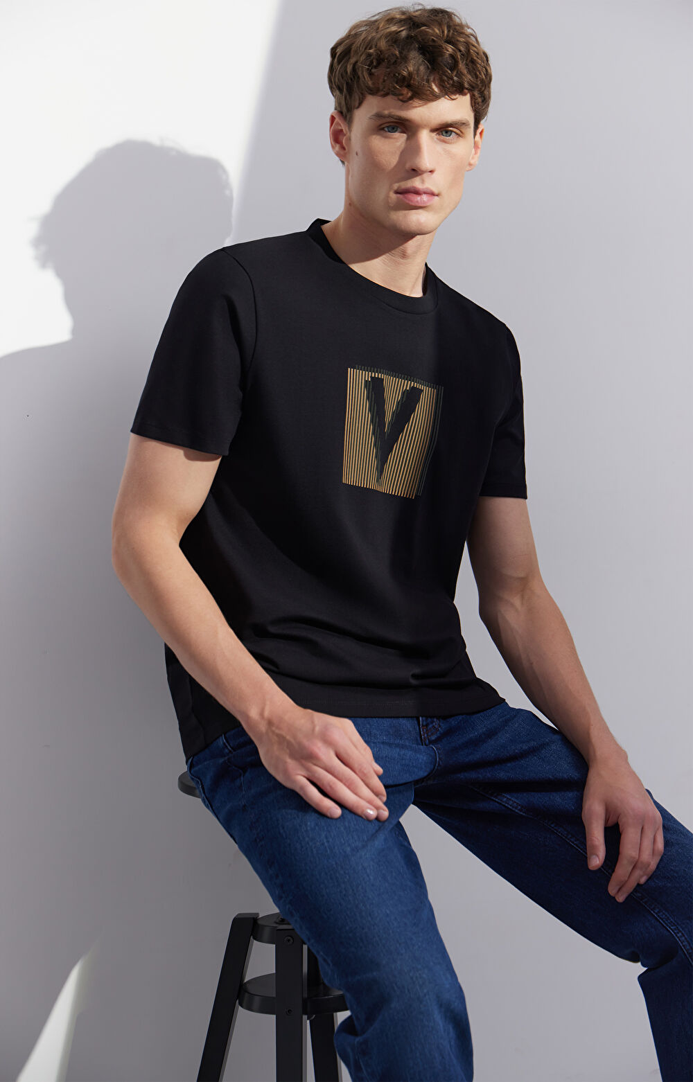 T-shirt regular z grafiką - 7