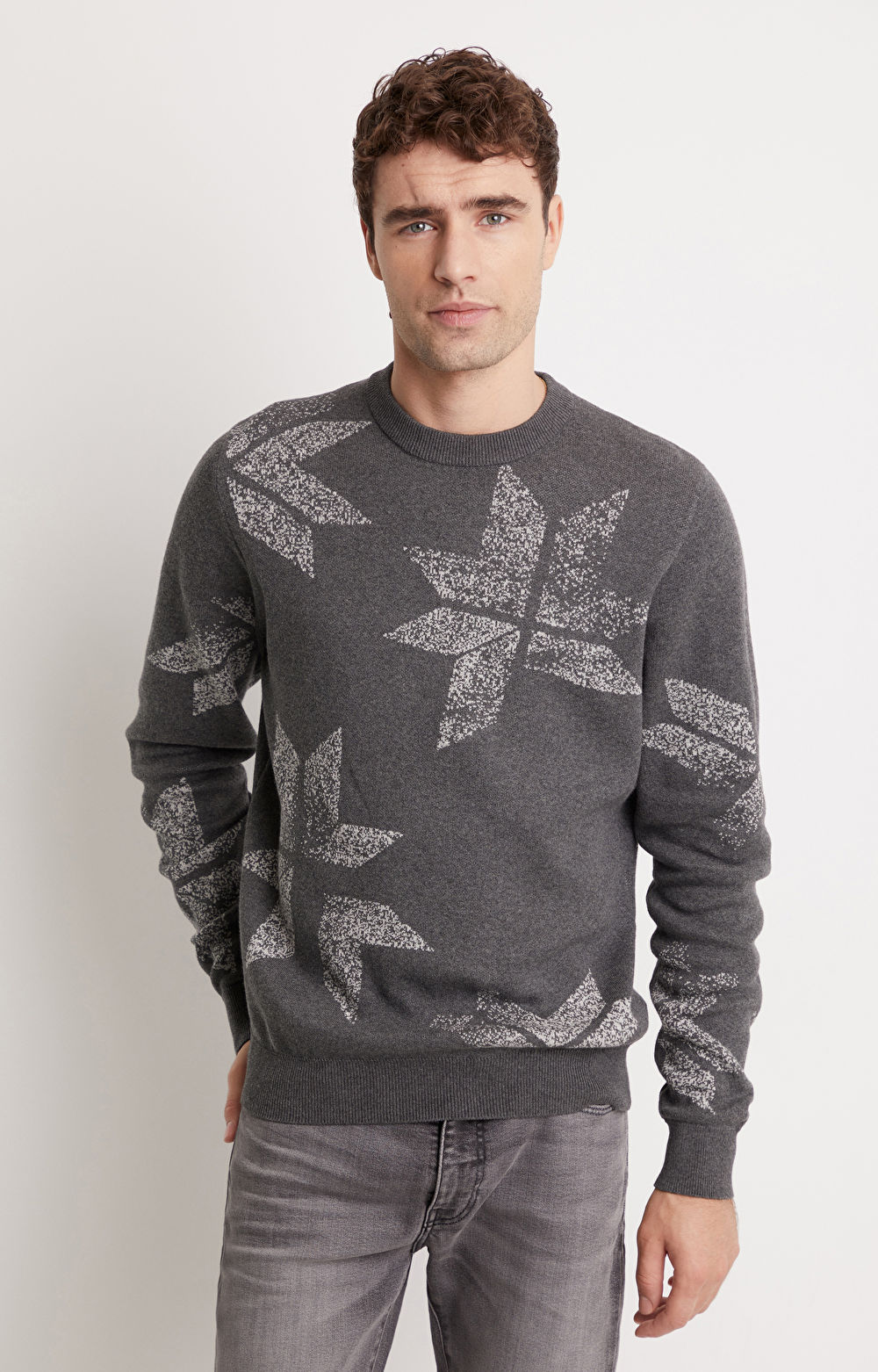 Bawełniany sweter we wzory