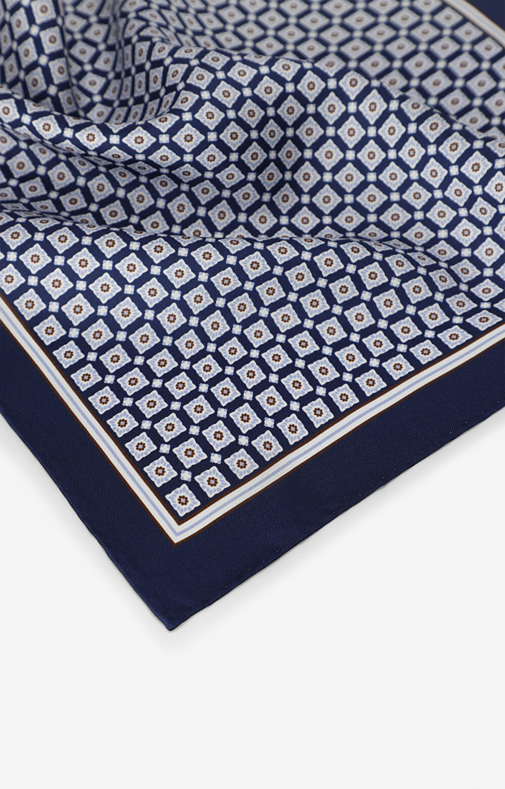 Jedwabna poszetka w geometryczny wzór - 2