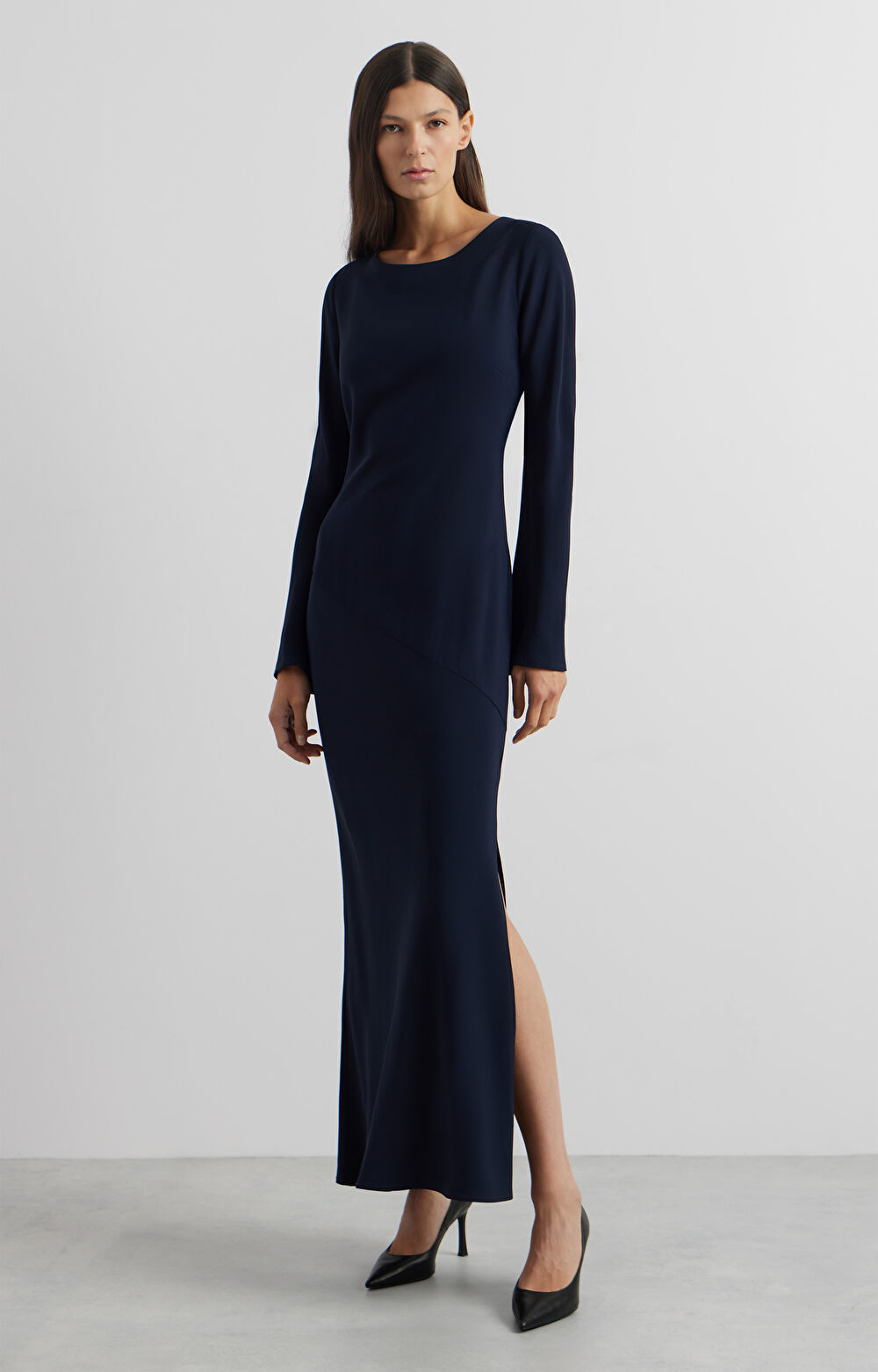 Gładka sukienka maxi - 6