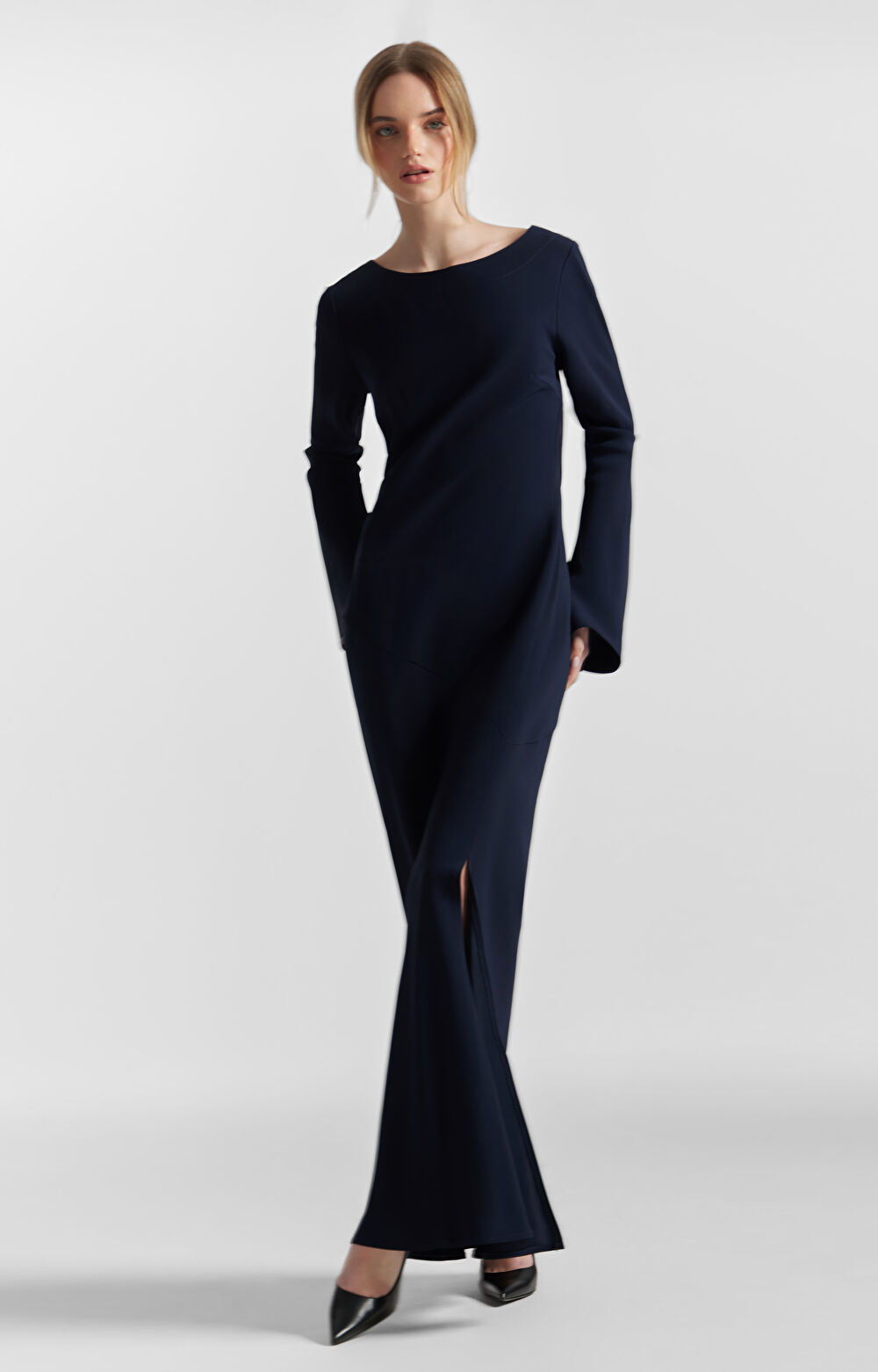 Gładka sukienka maxi - 9