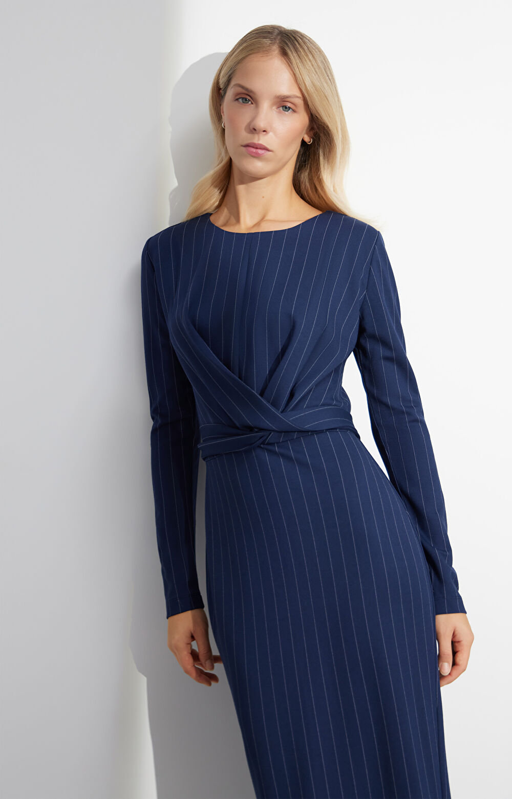 Dopasowana sukienka slim - 10