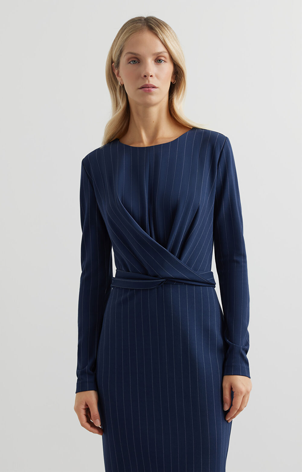 Dopasowana sukienka slim - 6