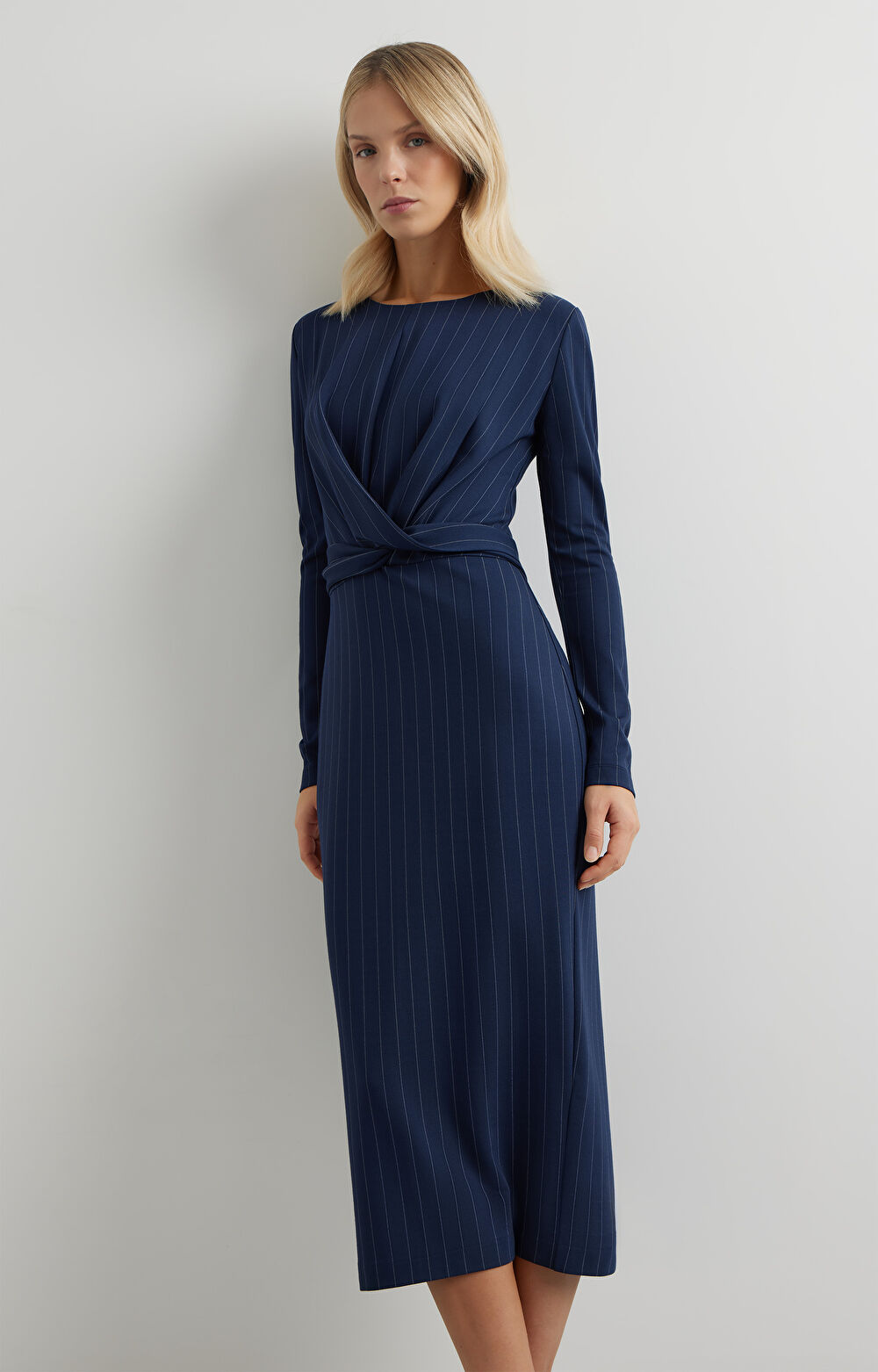 Dopasowana sukienka slim