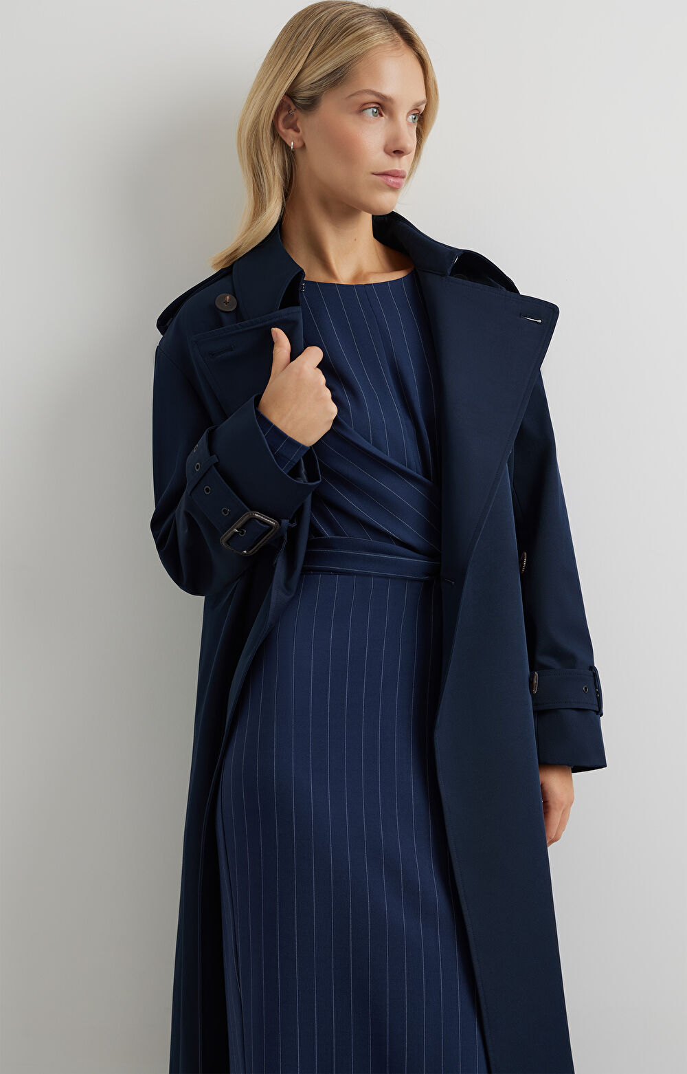 Dopasowana sukienka slim - 9