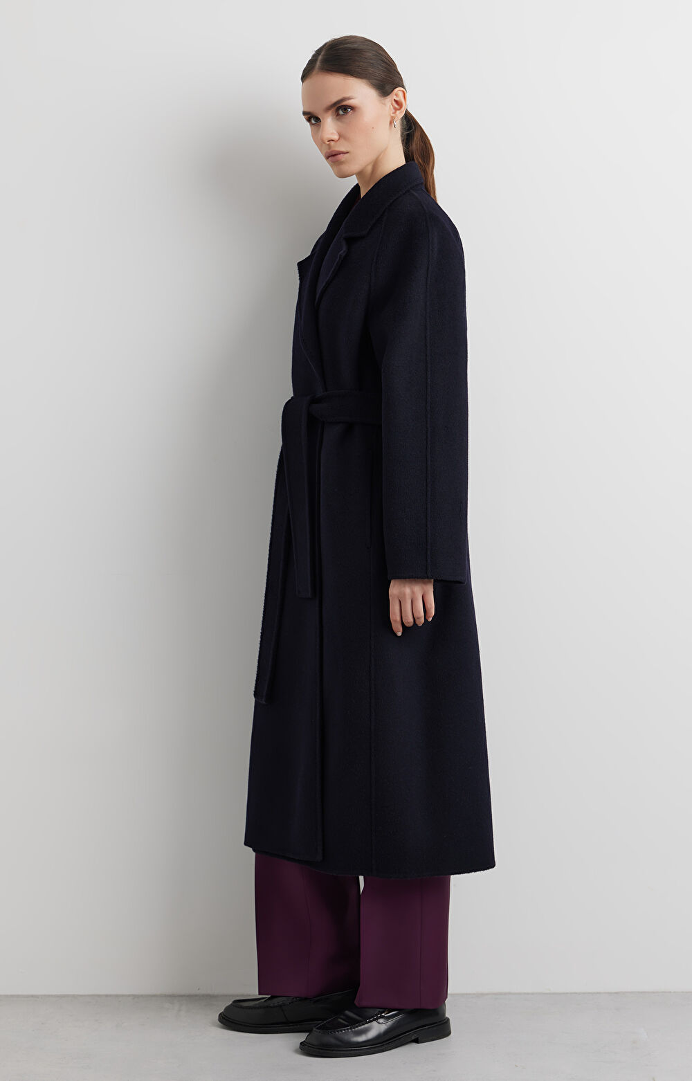 Kopertowy płaszcz z paskiem - 5