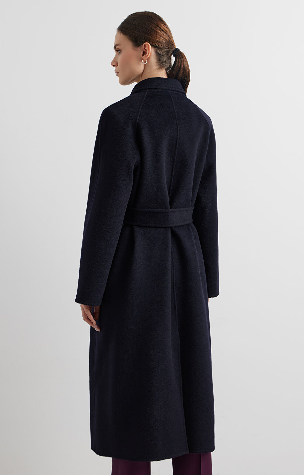 Kopertowy płaszcz z paskiem - 3