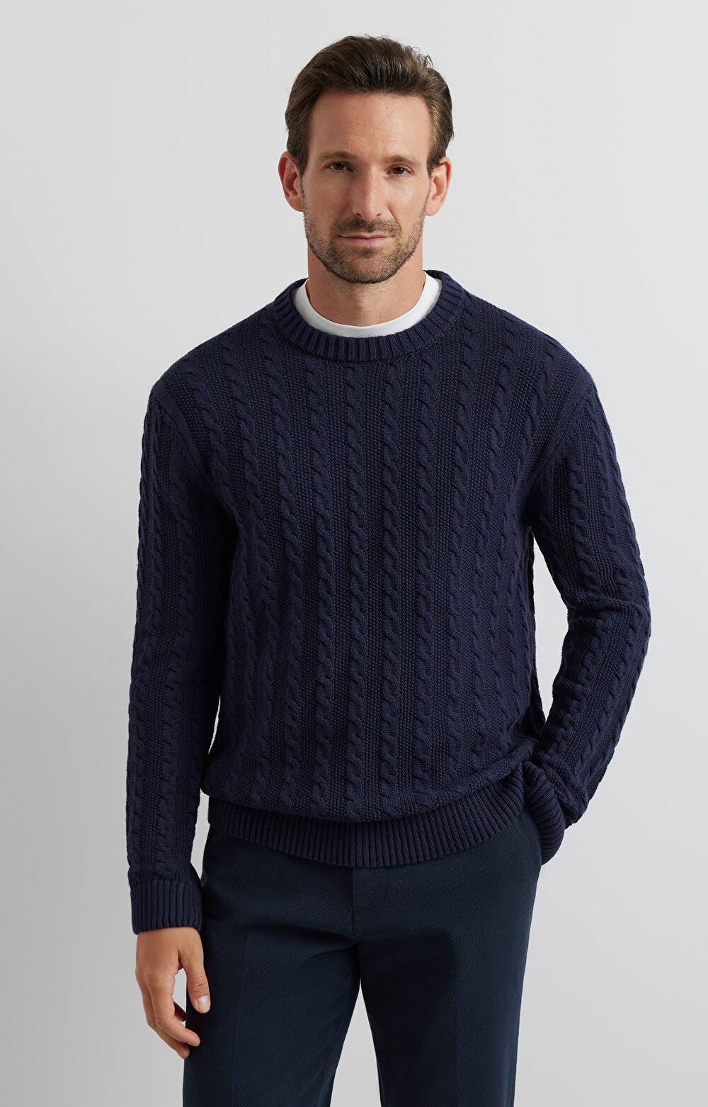 Sweter o warkoczowym splocie