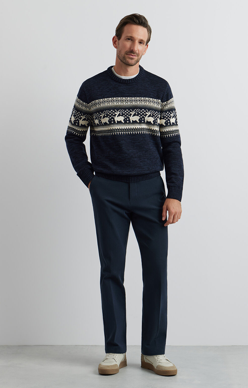 Sweter w świąteczny wzór - 4