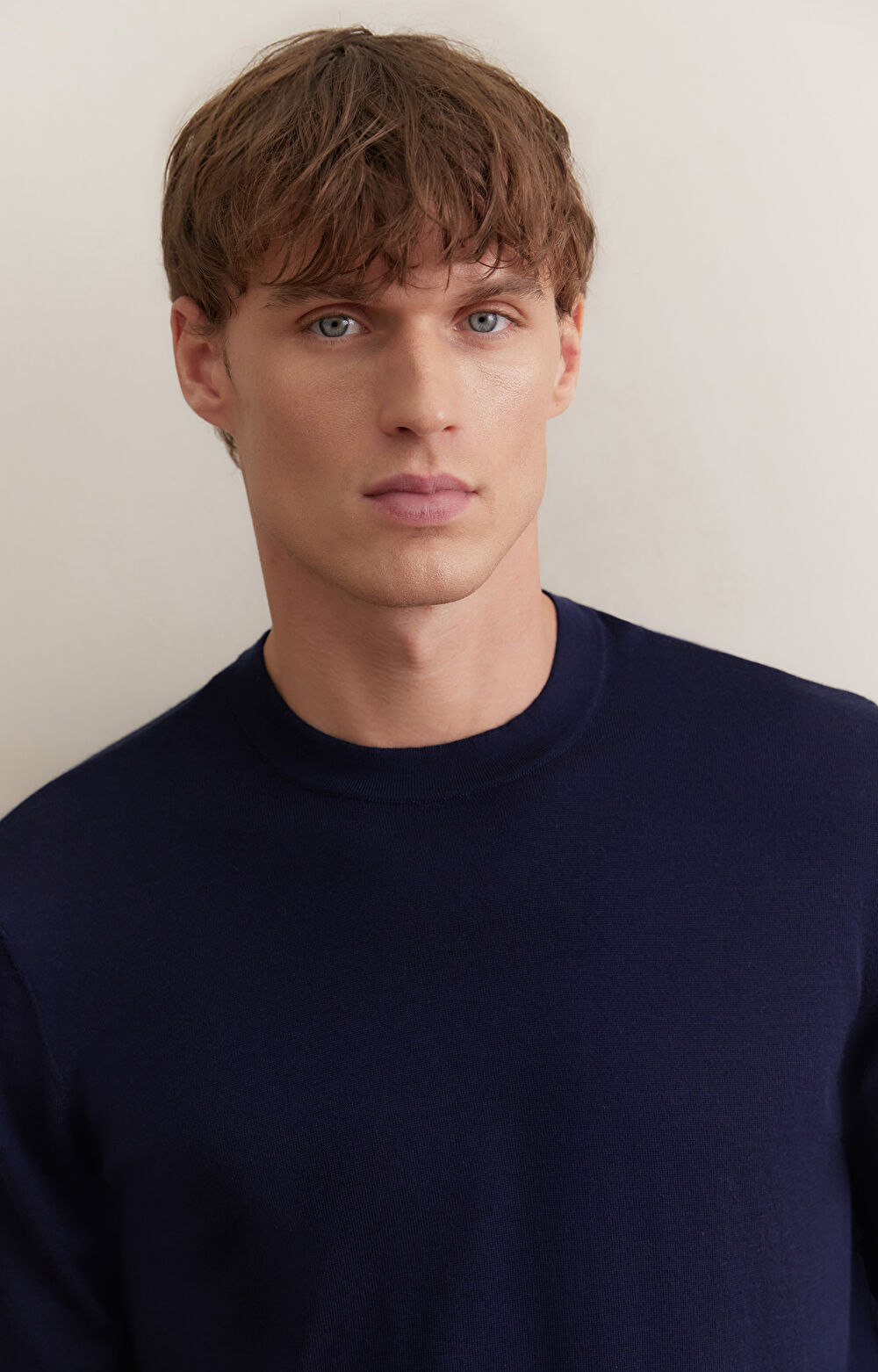 Gładki sweter round neck - 5