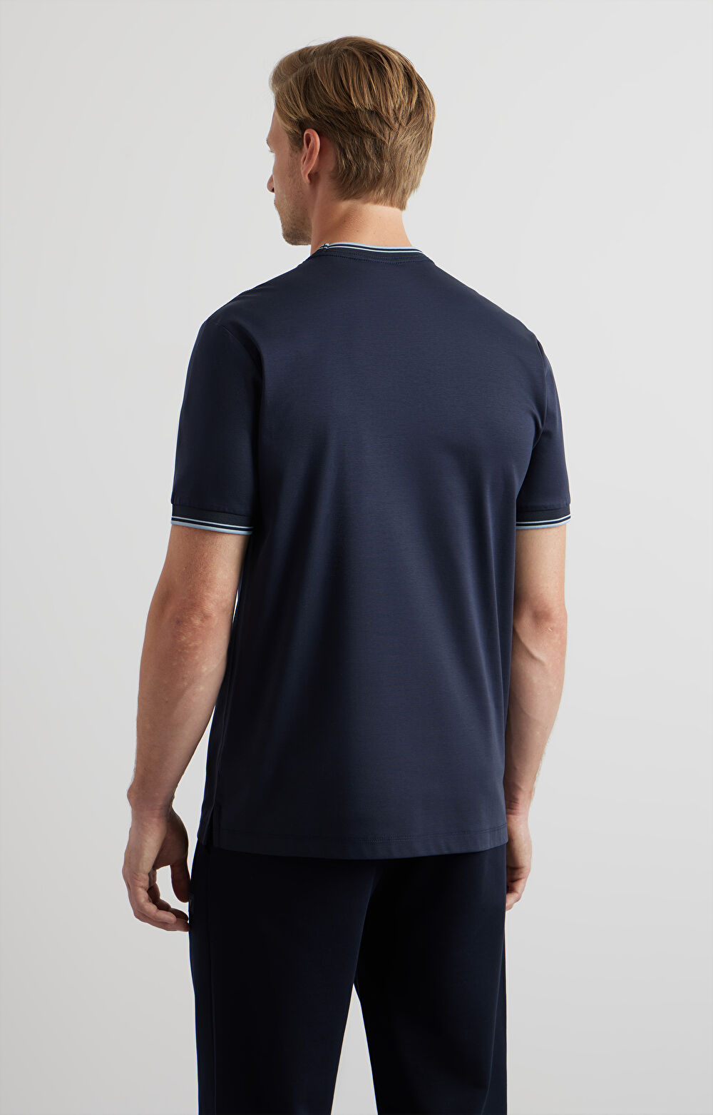 Gładki t-shirt regular - 2