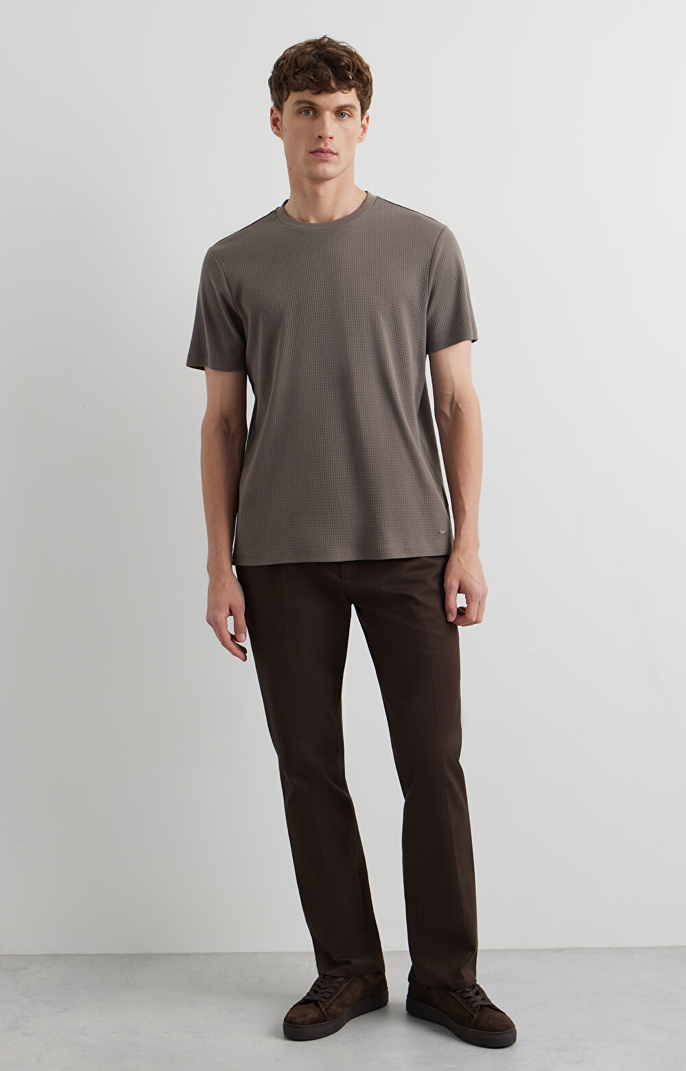 Kawowy t-shirt VISTULA - 3