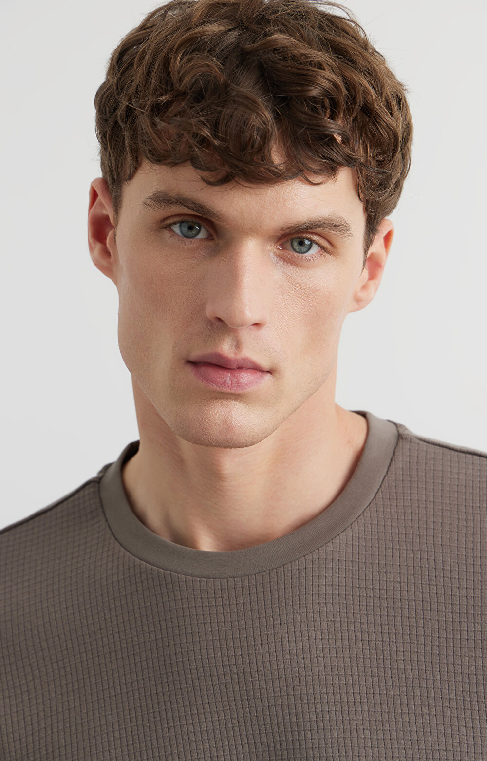 Kawowy t-shirt VISTULA - 4