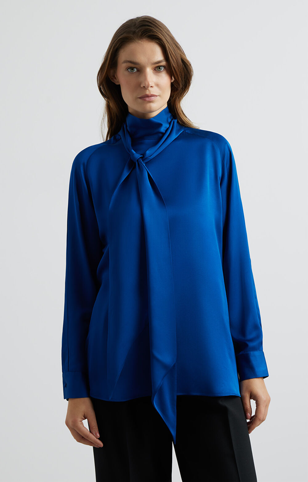 Bluzka z ozdobnym wiązaniem