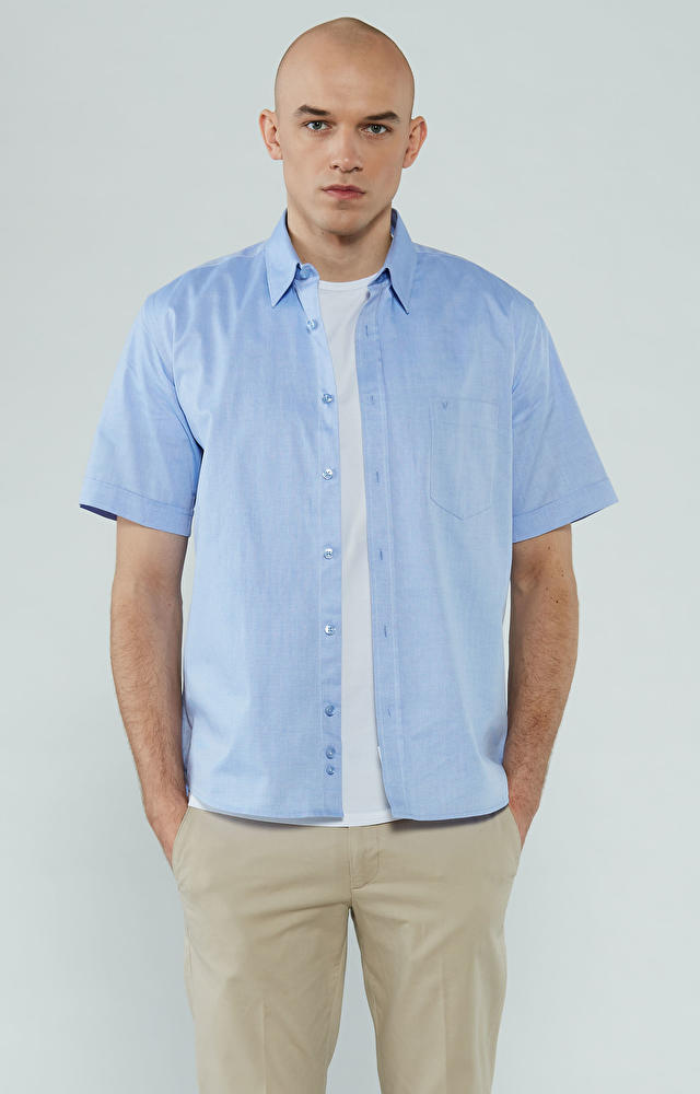 Swobodna koszula w mikrowzór z krótkim rękawem, kołnierz kryty button-down - 2