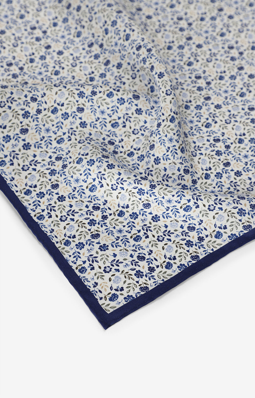 Jedwabna poszetka w kwiatowy wzór - 2