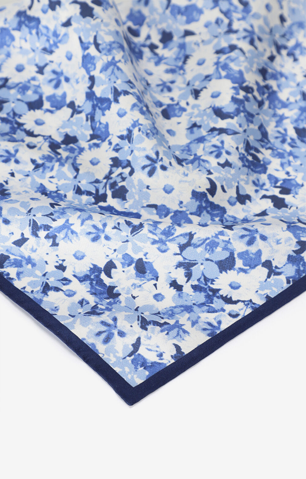 Jedwabna poszetka w kwiatowy wzór - 2