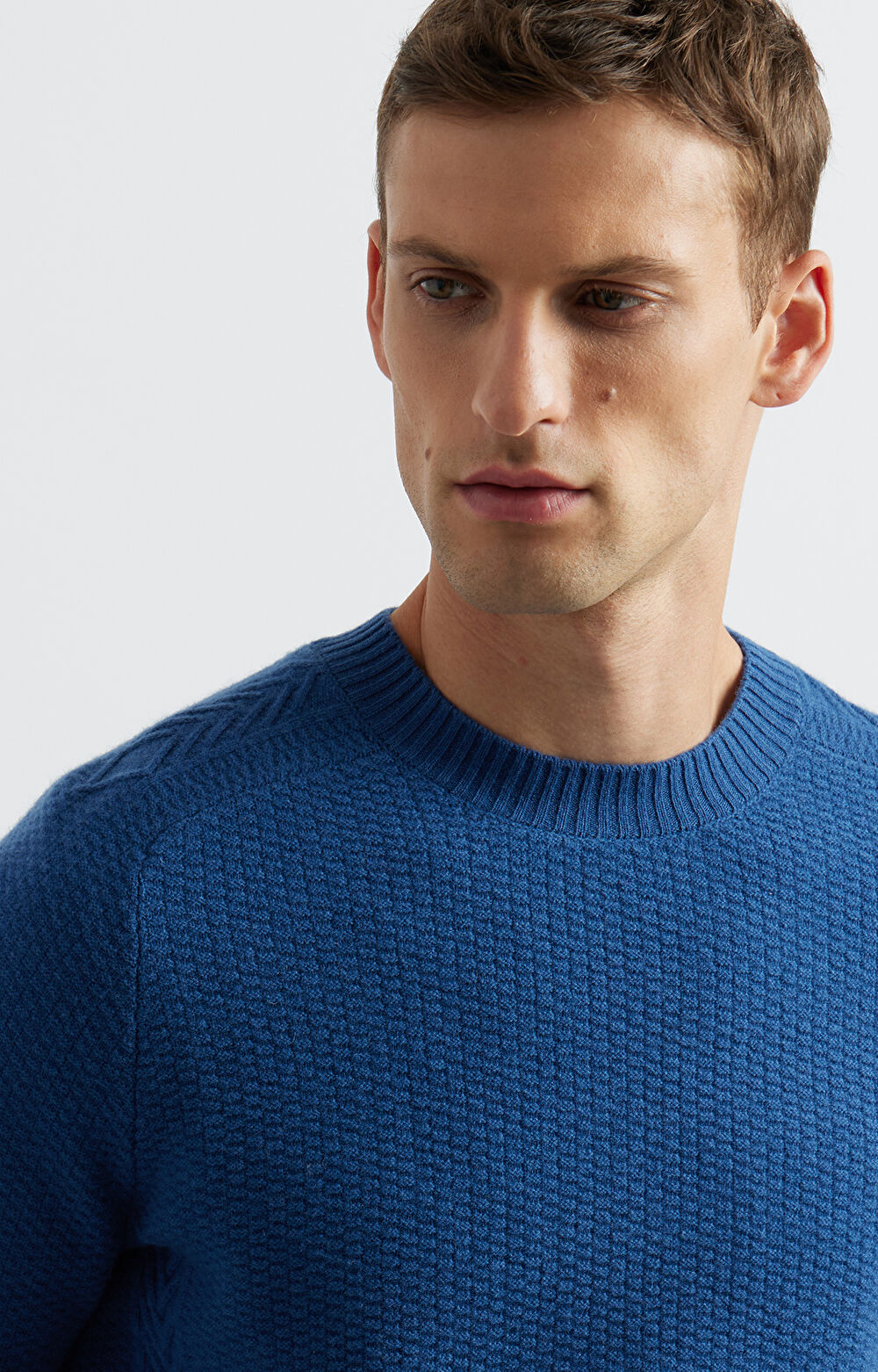 Sweter round neck w mikrowzór - 4