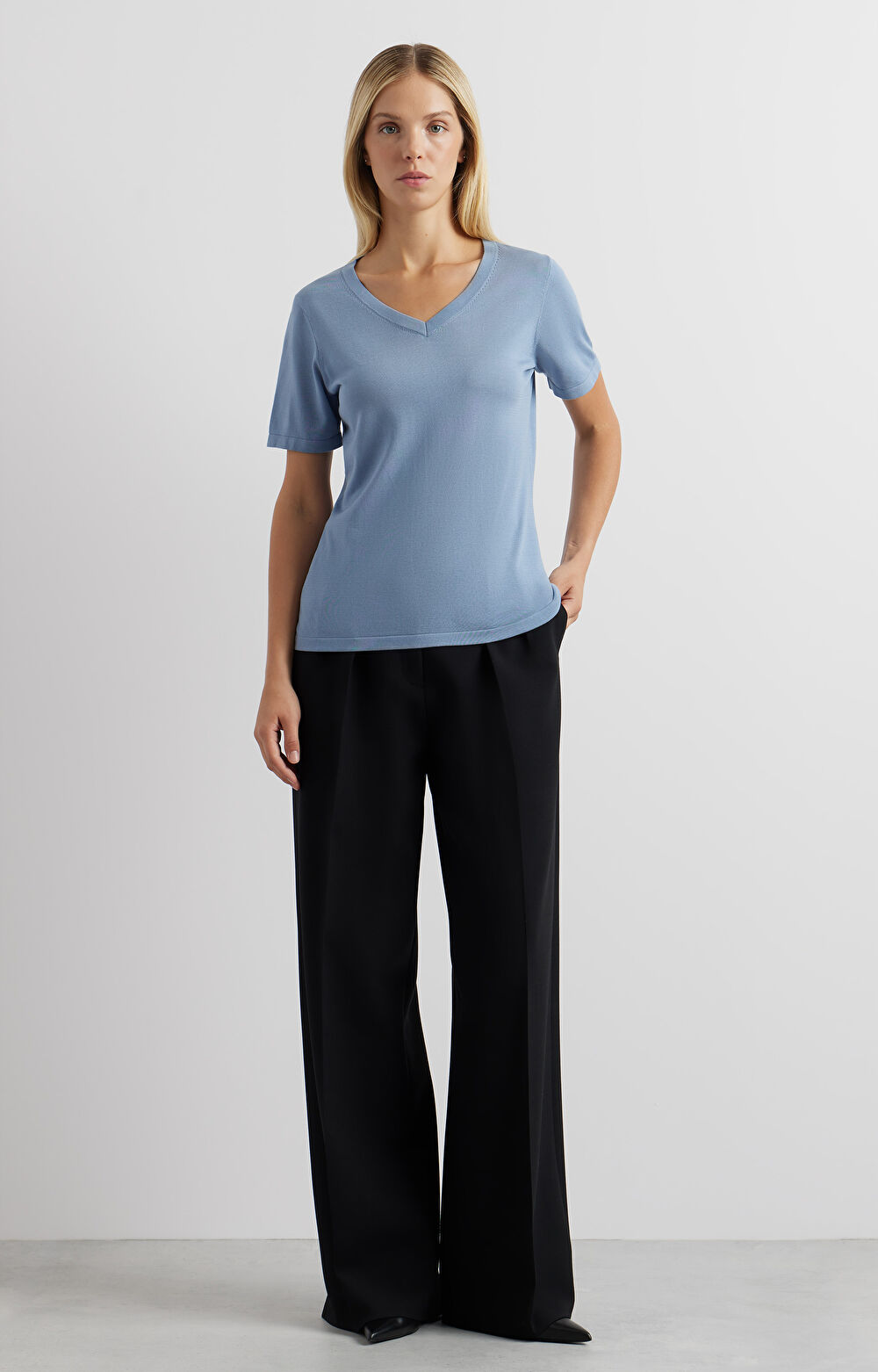 Swetrowy t-shirt v-neck - 4